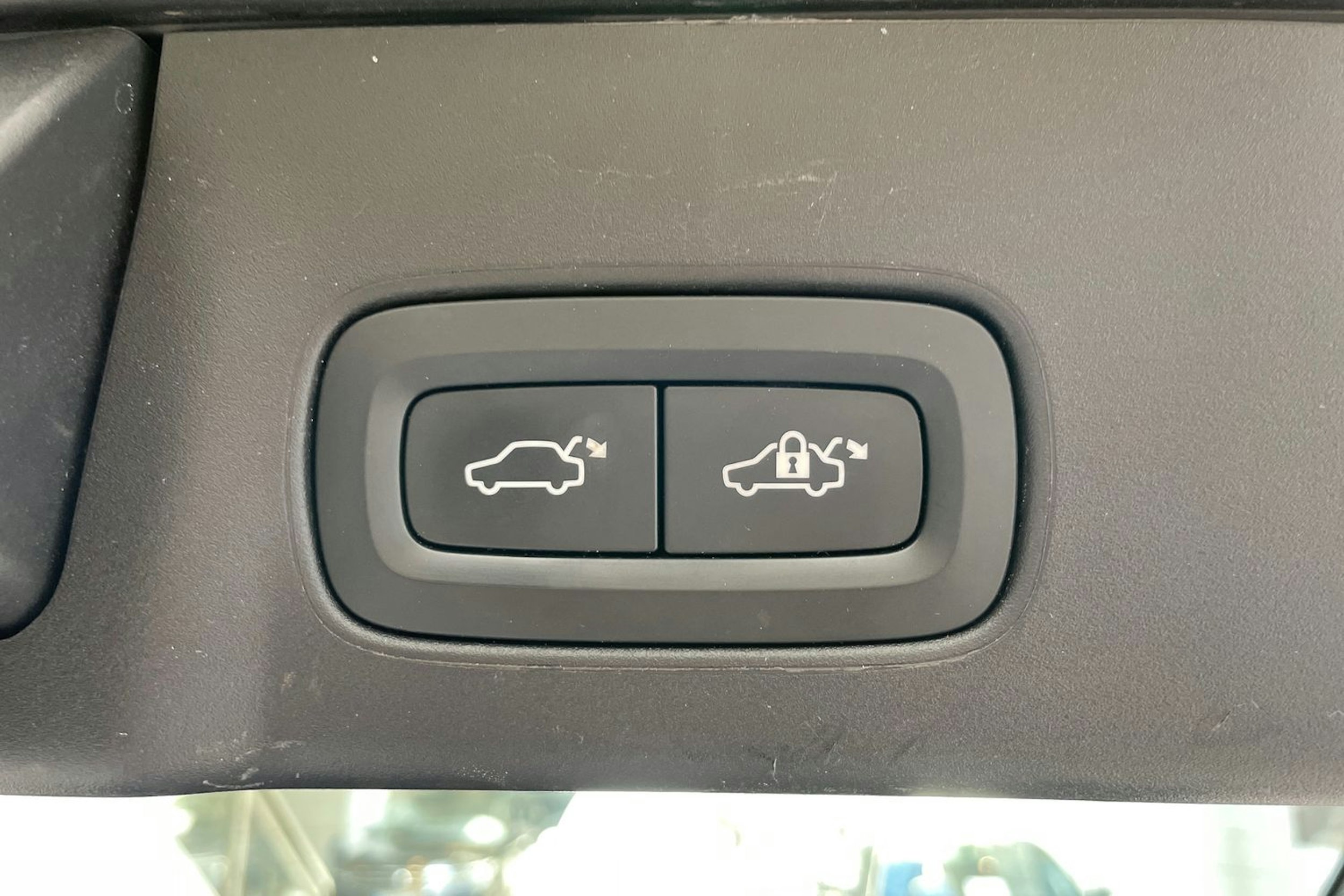 sininen Volvo V90 2019 kuva 32.