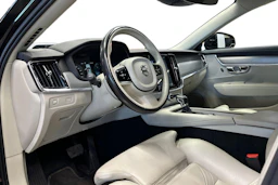 musta Volvo V90 2019 kuva 8.