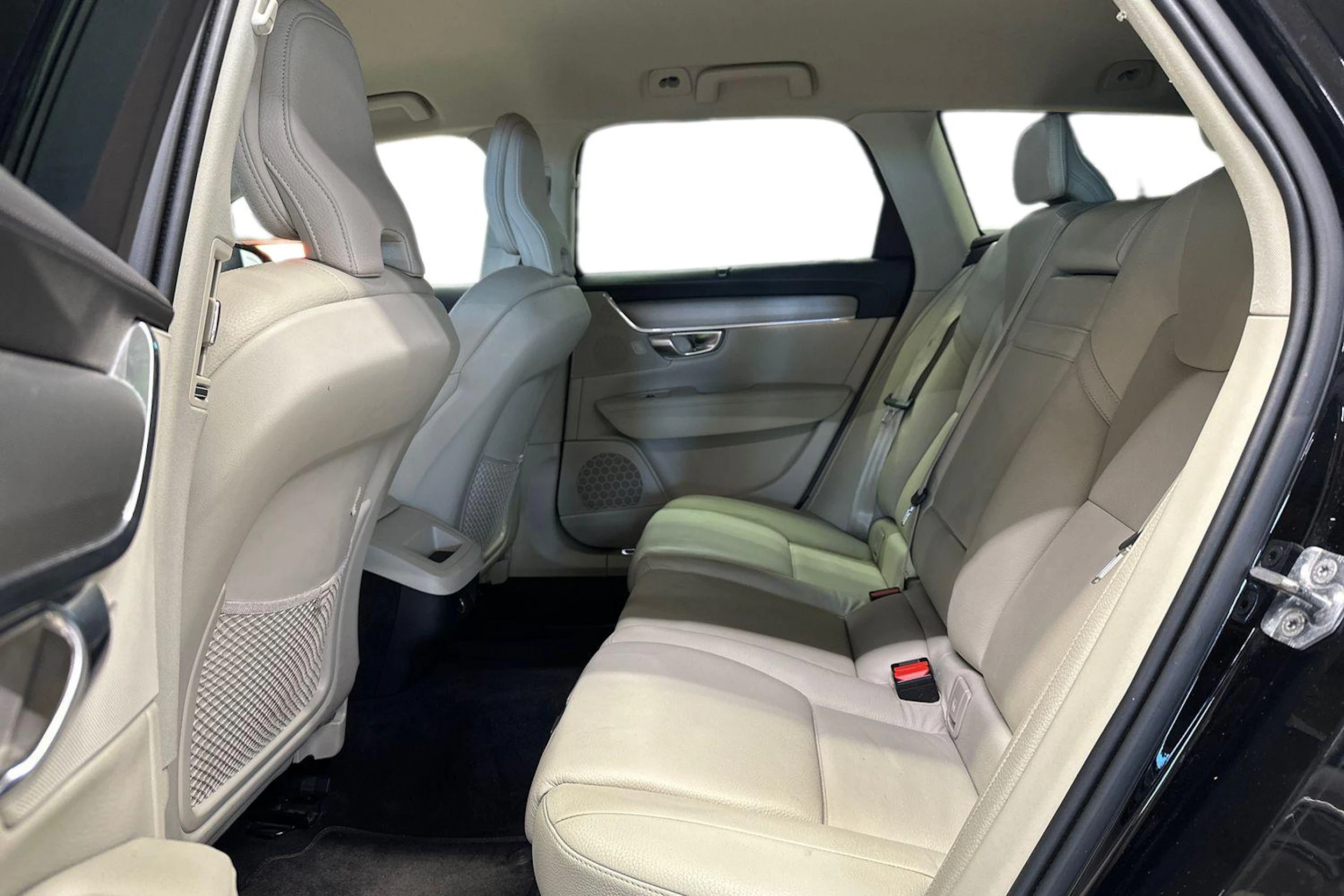 musta Volvo V90 2019 kuva 11.