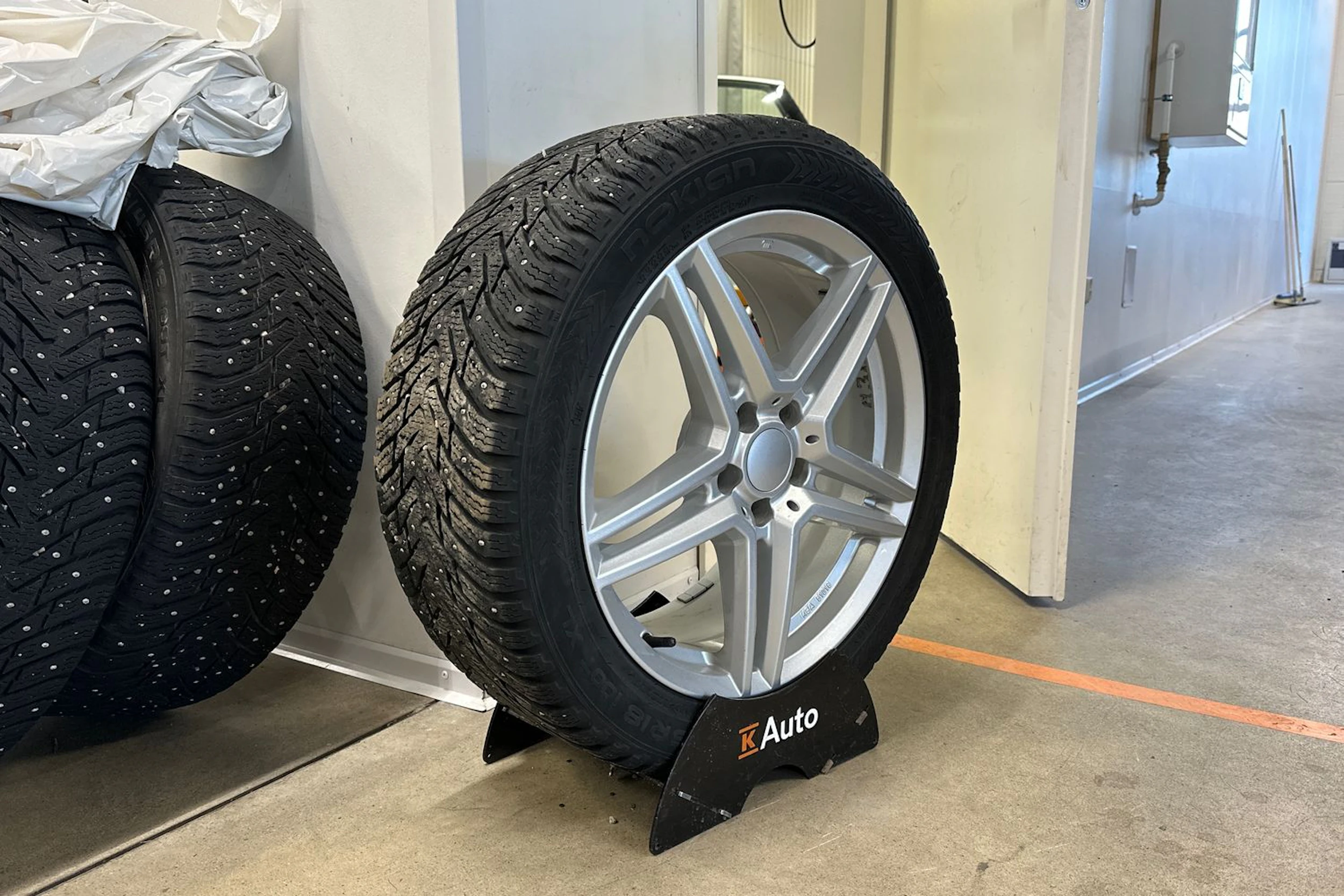musta Volvo V90 2019 kuva 13.