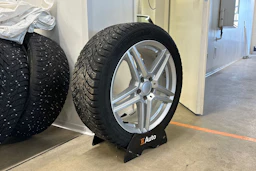 musta Volvo V90 2019 kuva 13.