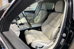 musta Volvo V90 2019 kuva 18.