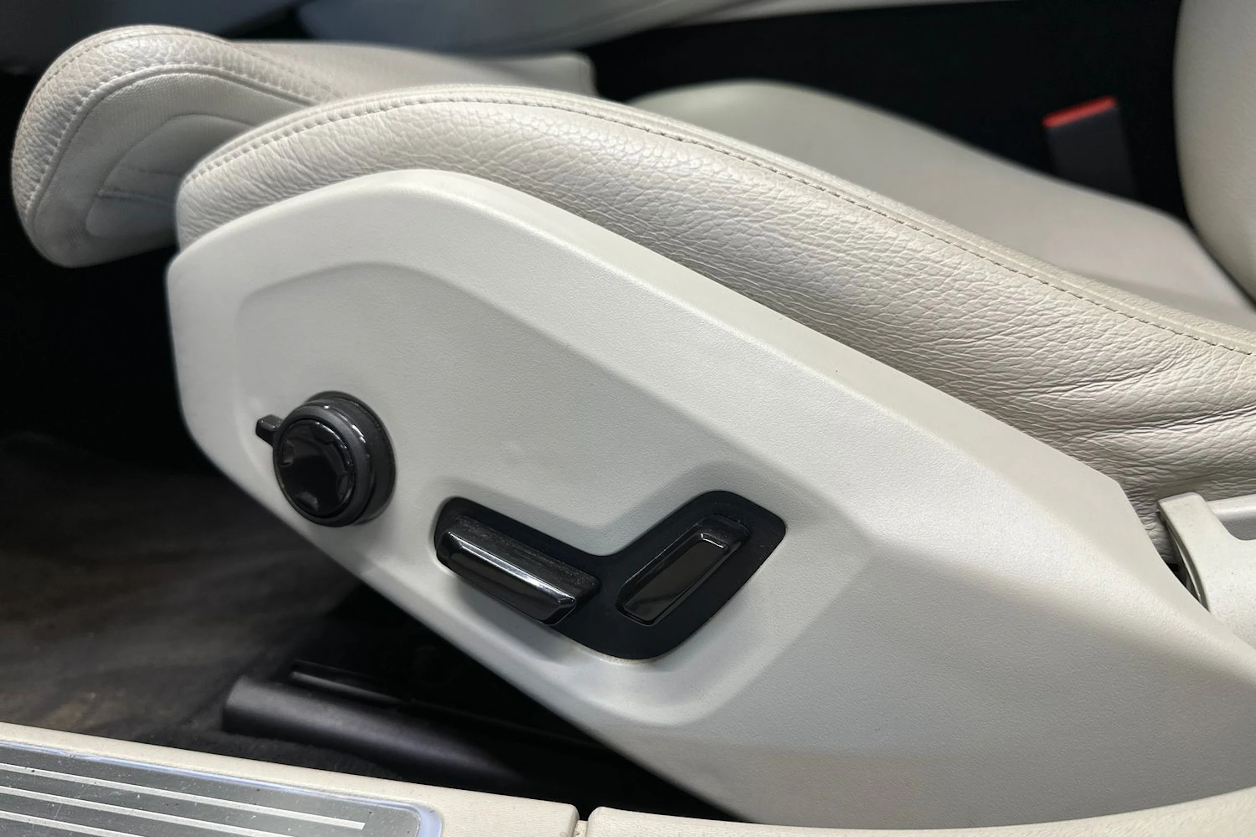 musta Volvo V90 2019 kuva 19.