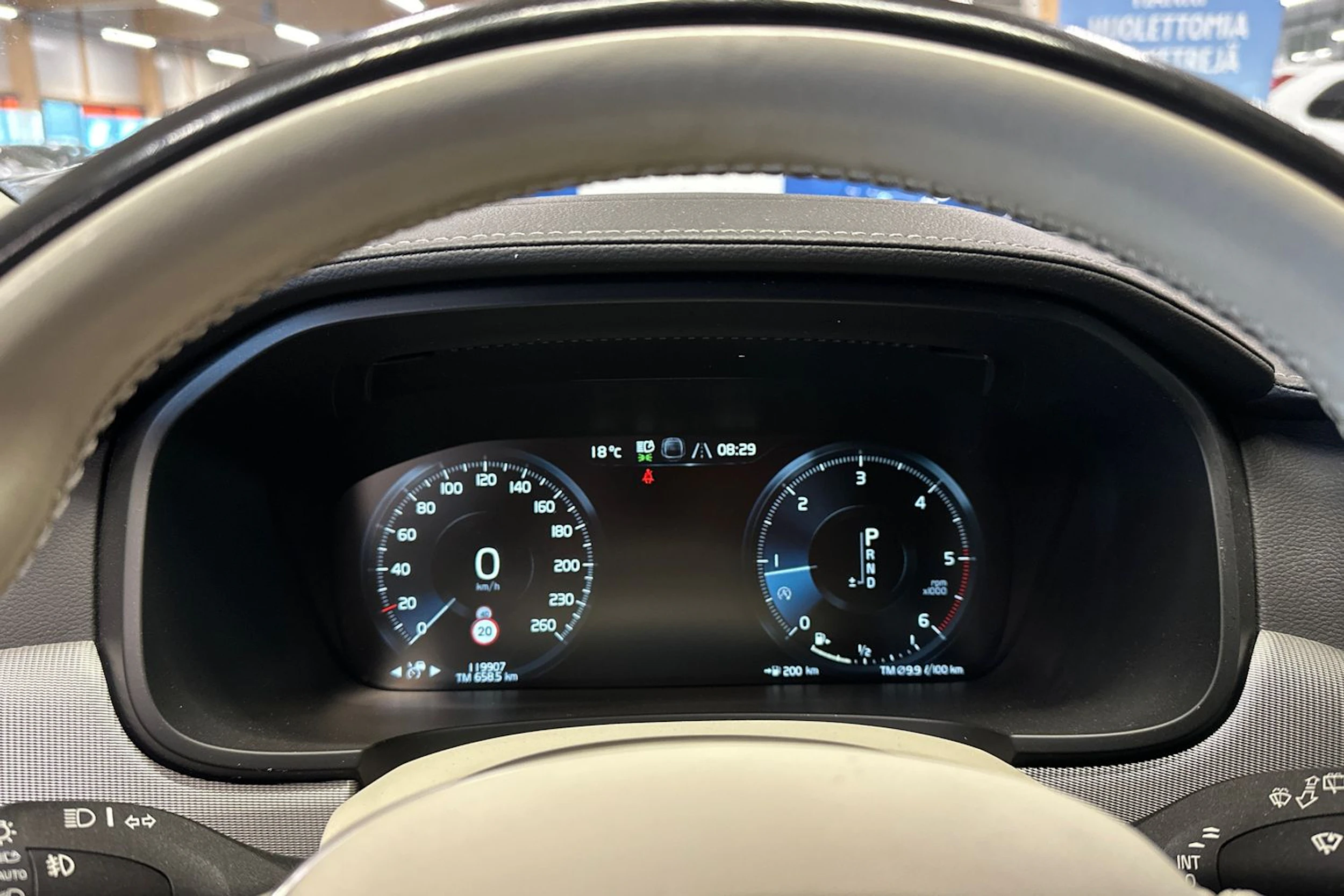musta Volvo V90 2019 kuva 26.
