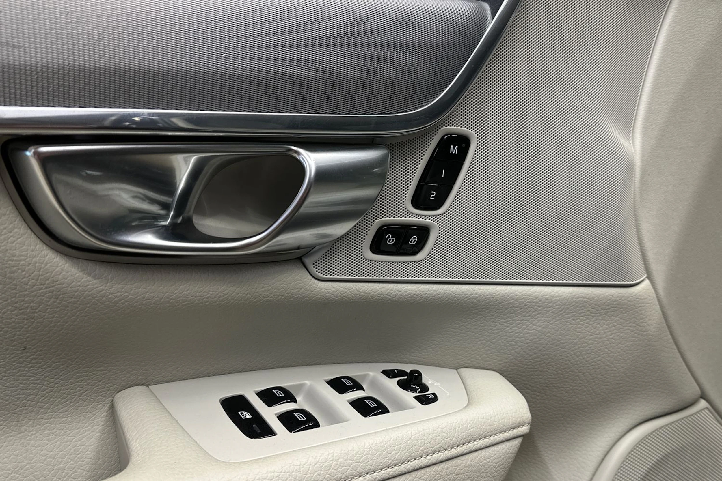 musta Volvo V90 2019 kuva 27.