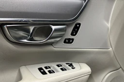 musta Volvo V90 2019 kuva 27.