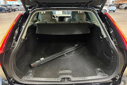 musta Volvo V90 2019 kuva 28.