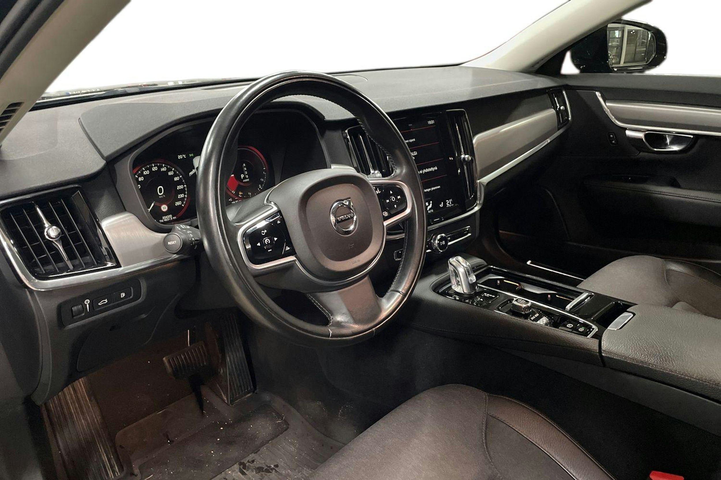 musta Volvo V90 2019 kuva 7.