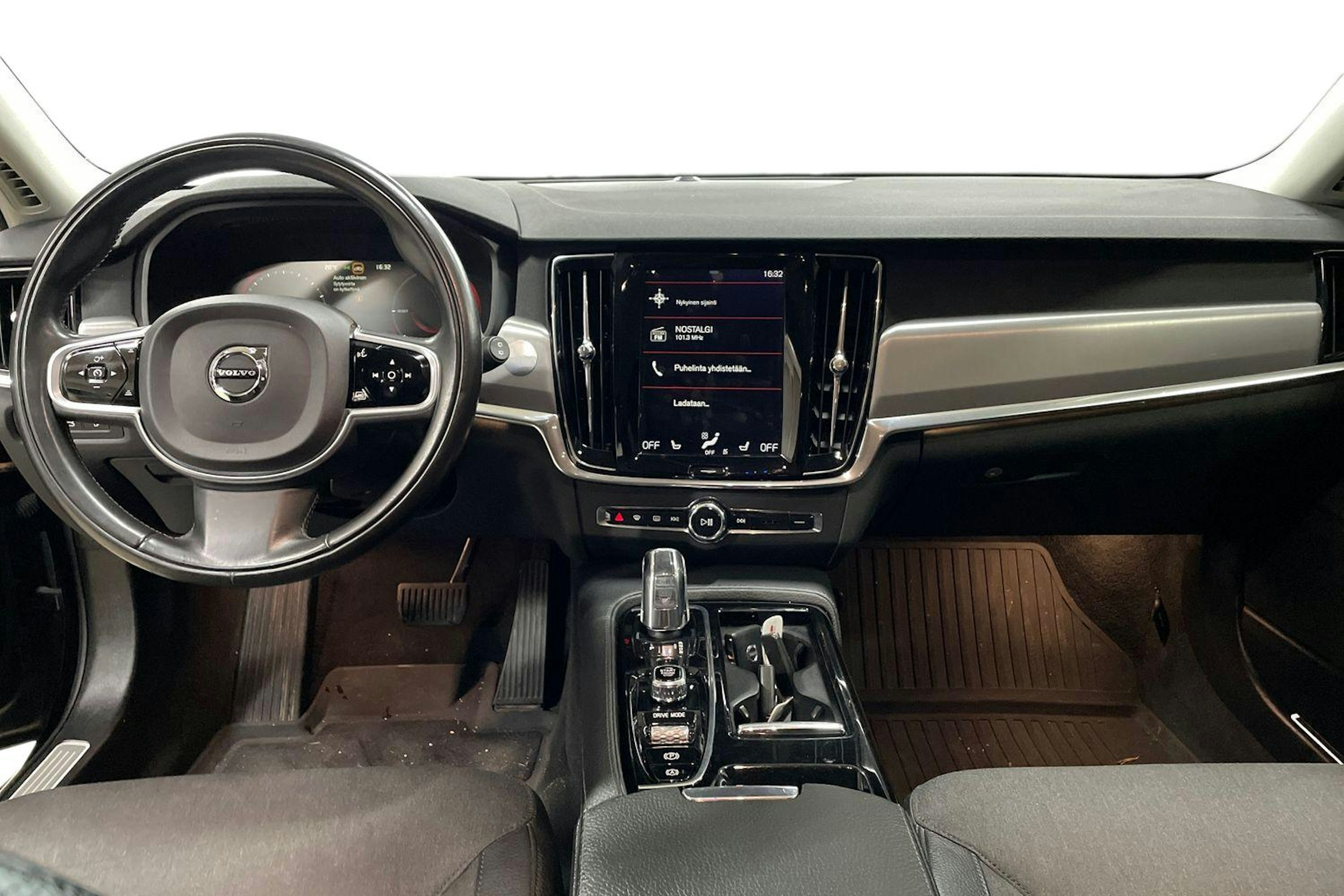 musta Volvo V90 2019 kuva 9.