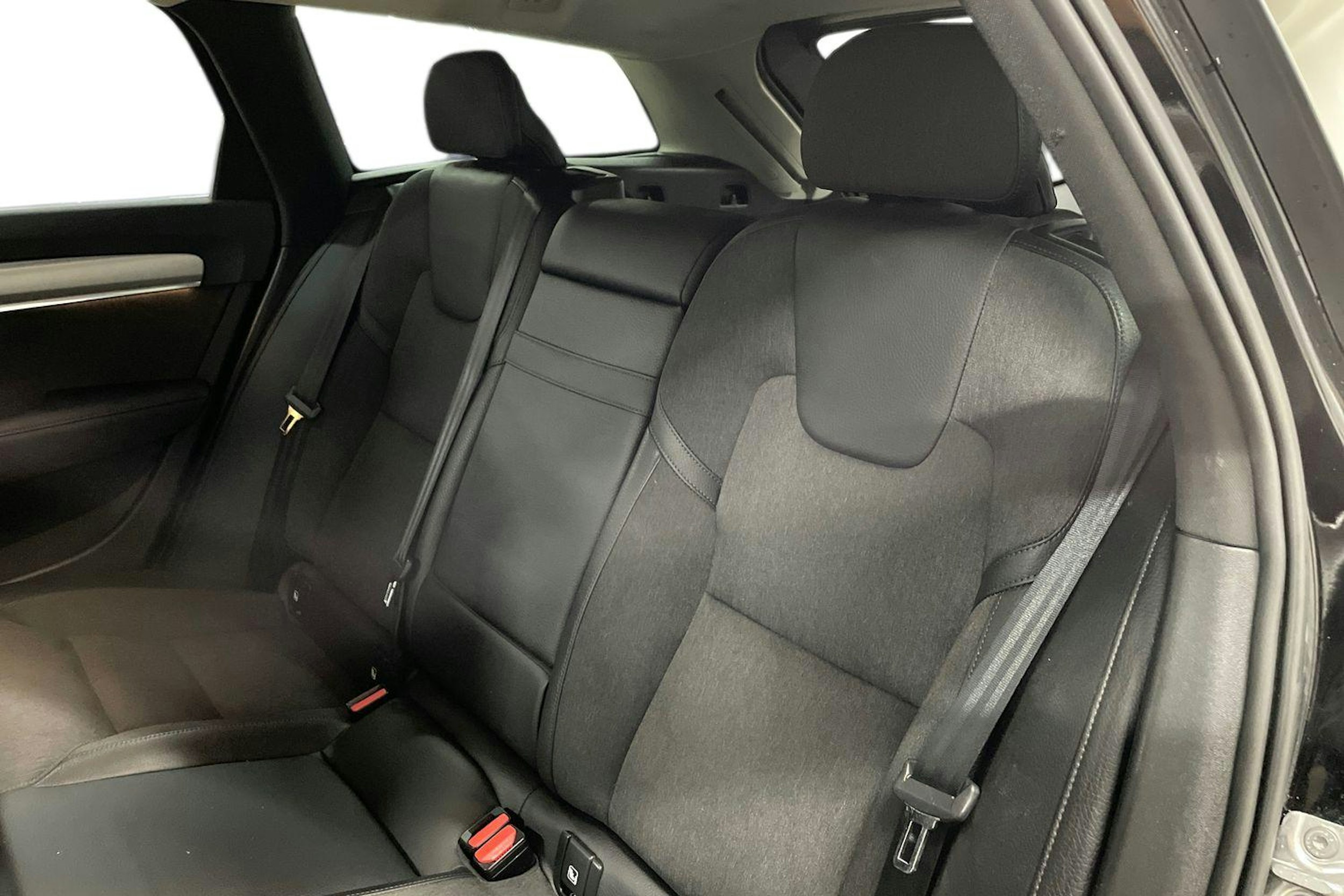 musta Volvo V90 2019 kuva 10.