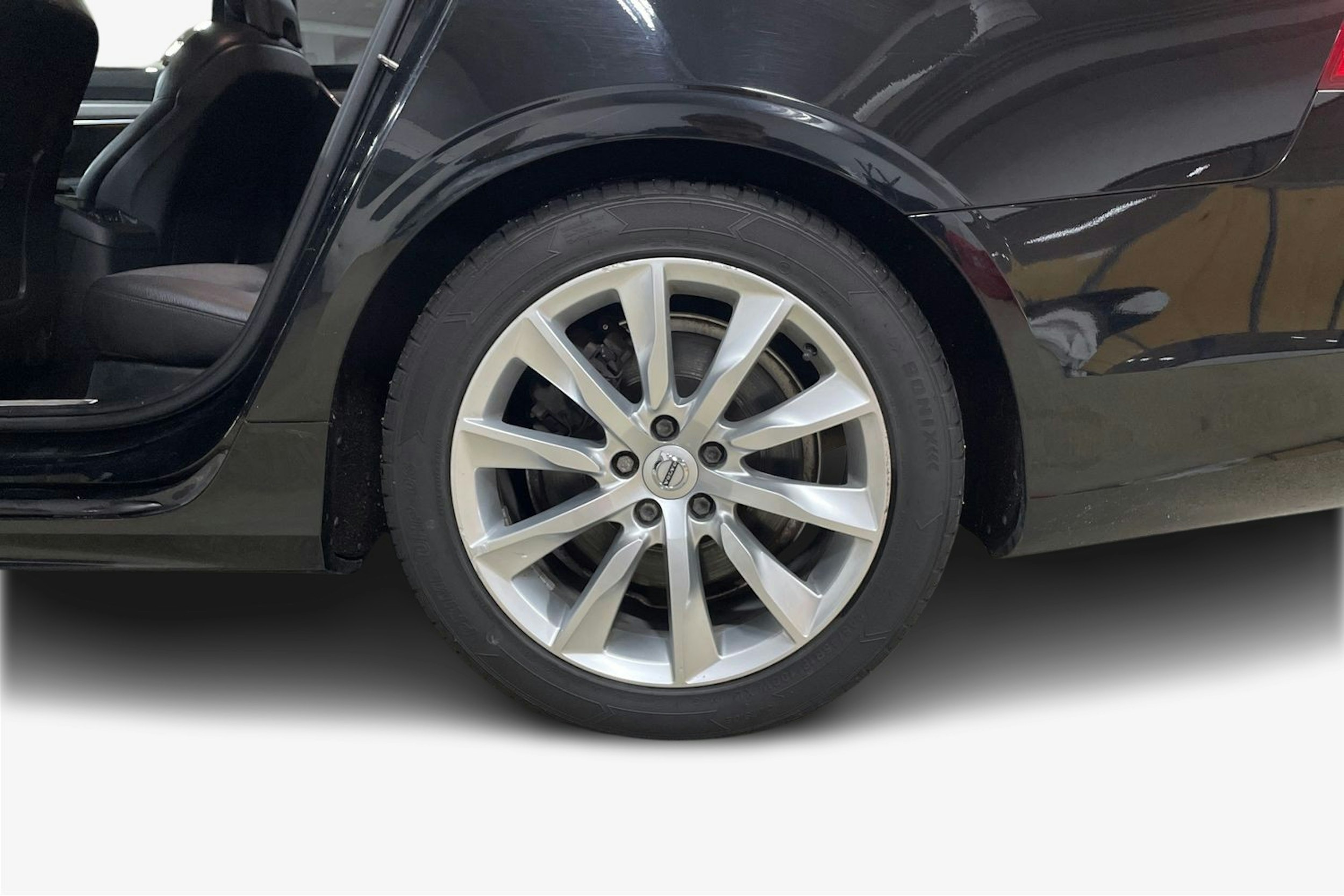 musta Volvo V90 2019 kuva 11.