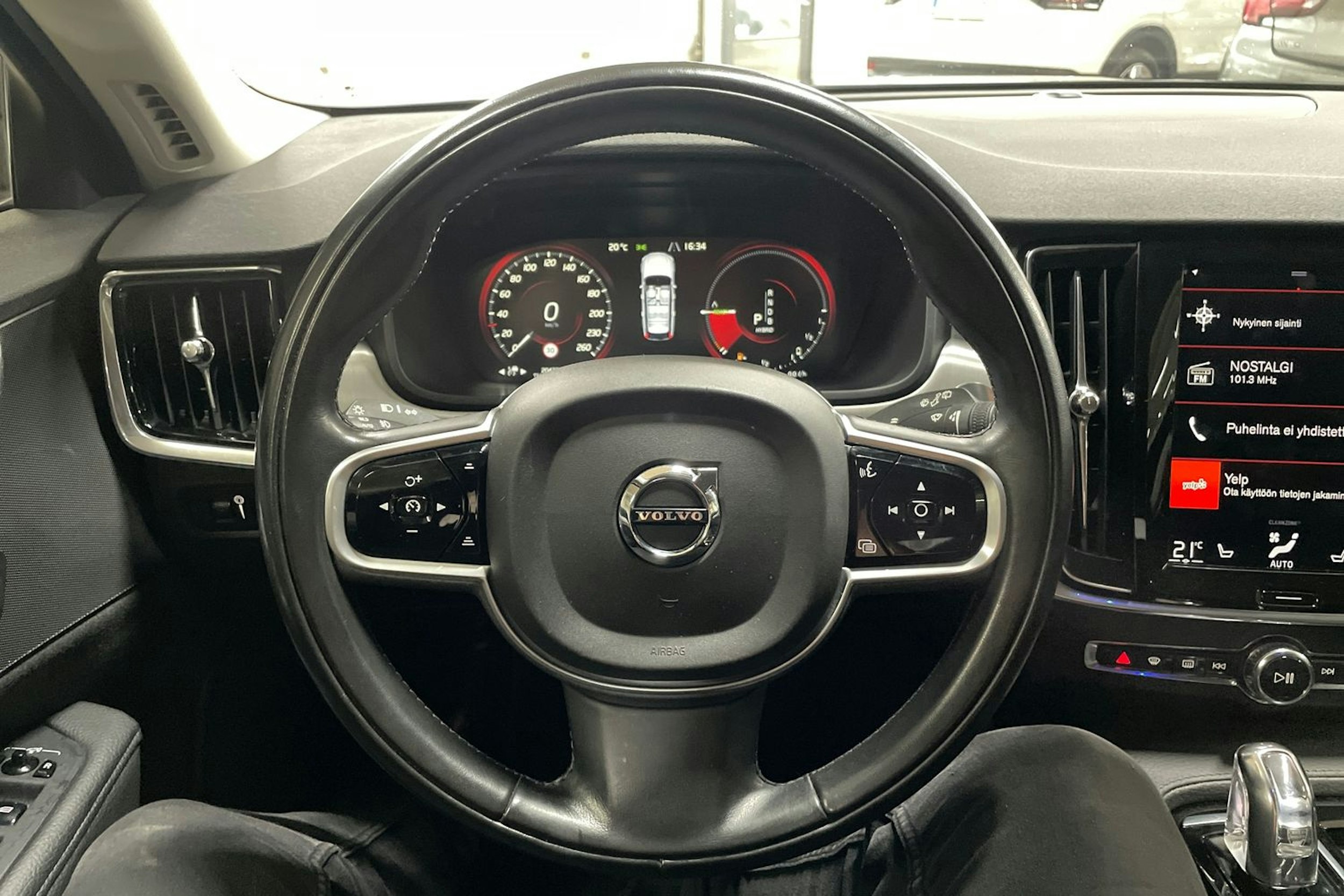 musta Volvo V90 2019 kuva 17.