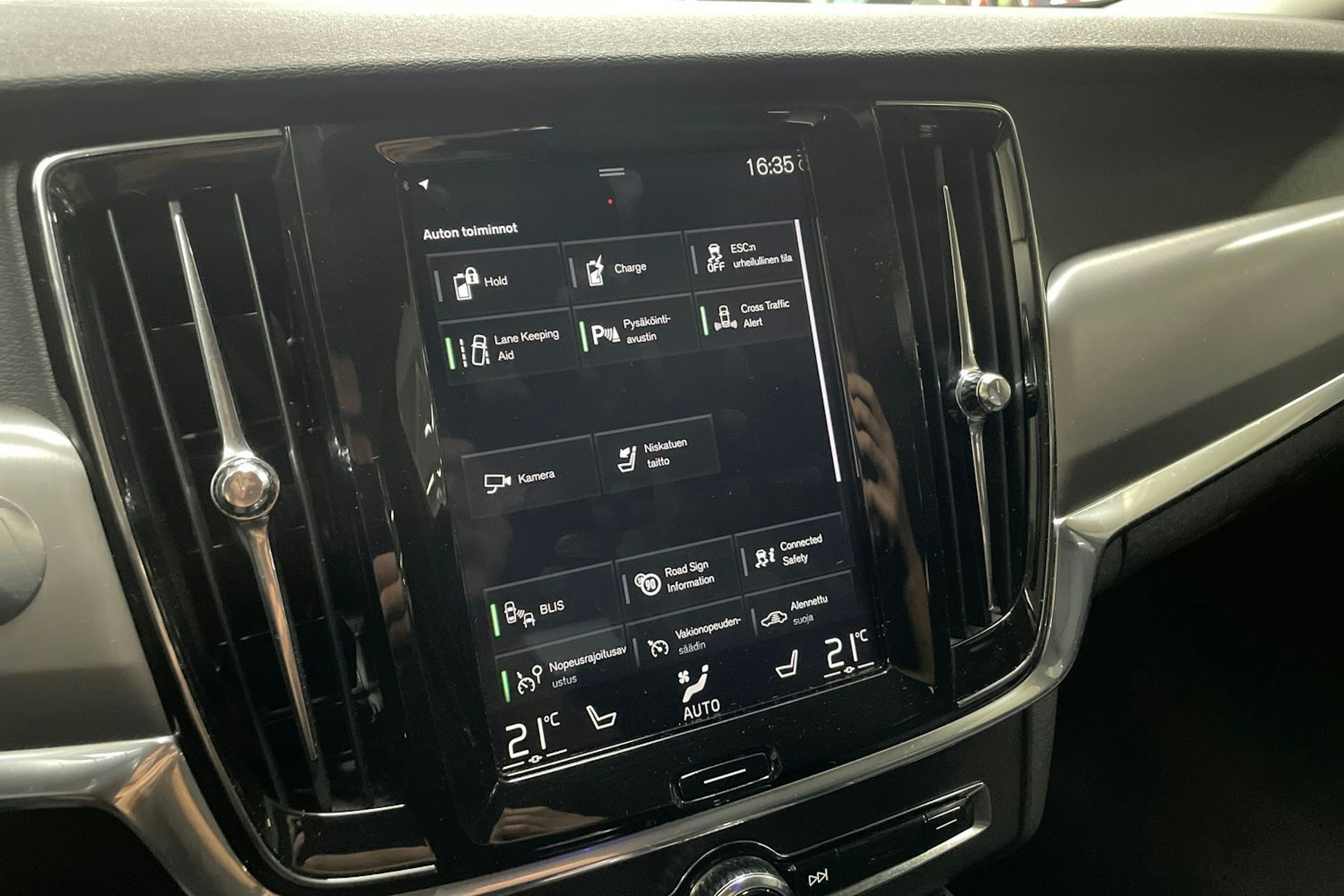 musta Volvo V90 2019 kuva 19.