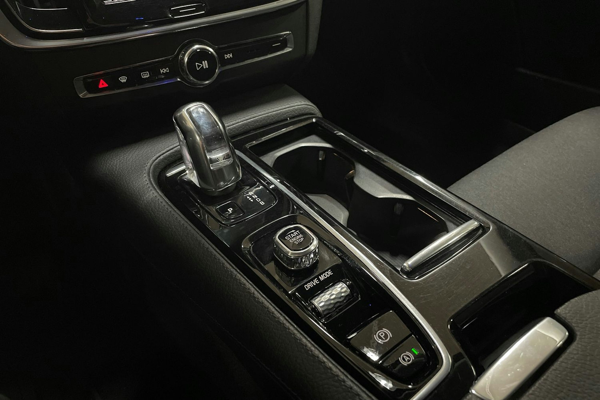 musta Volvo V90 2019 kuva 22.