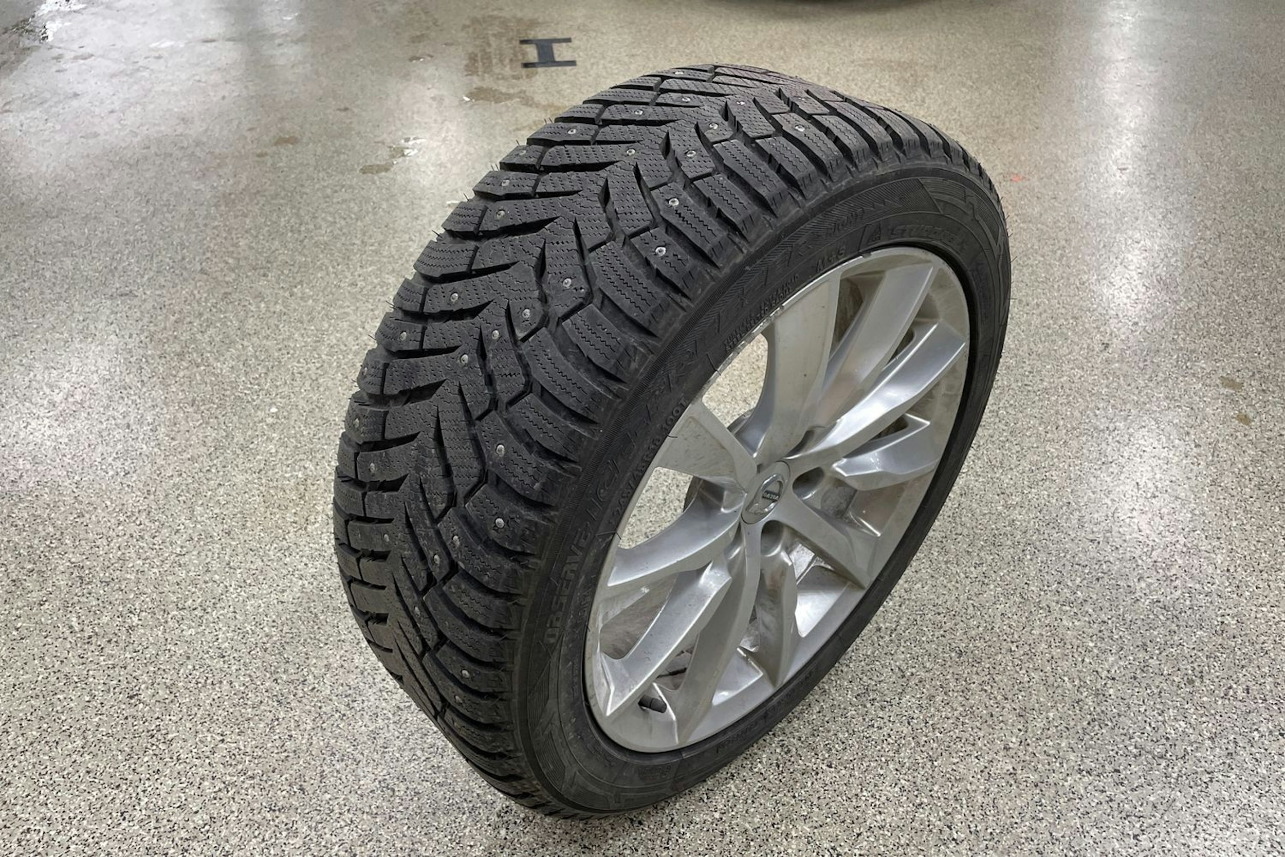 musta Volvo V90 2019 kuva 24.