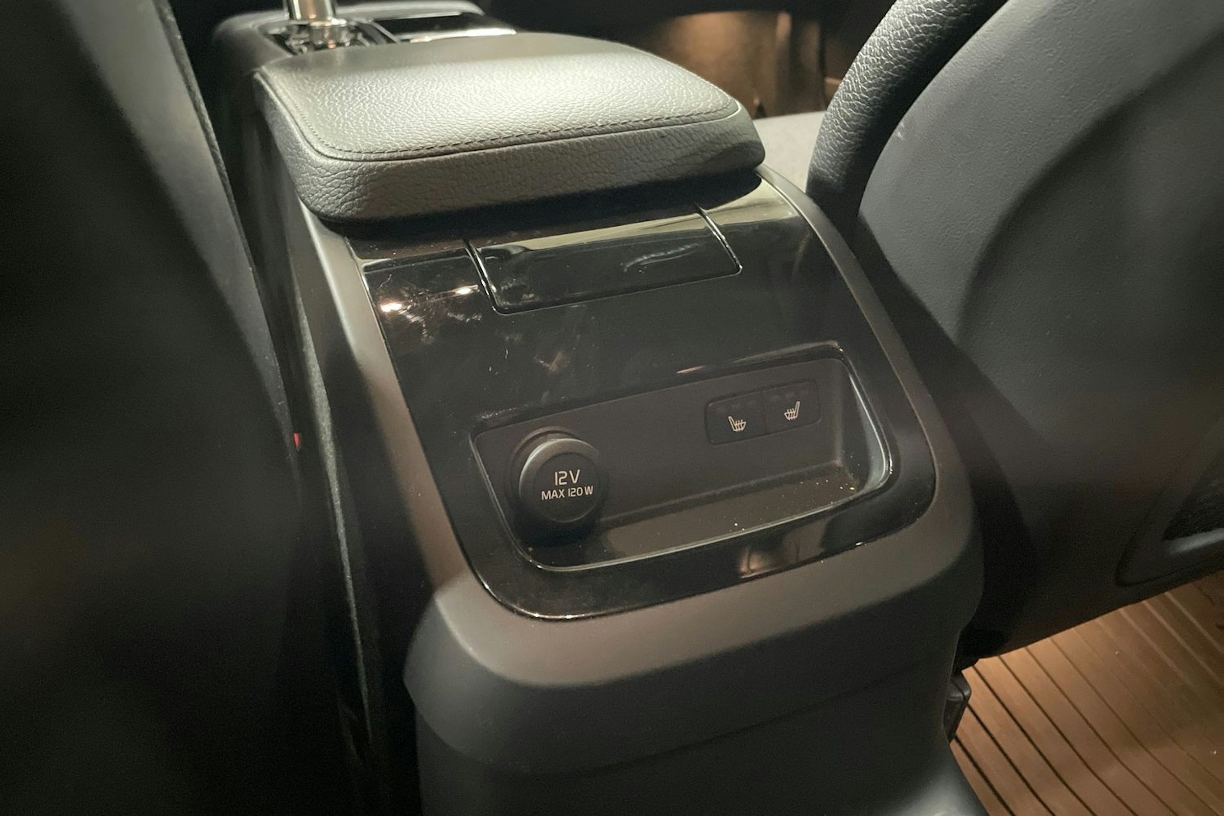musta Volvo V90 2019 kuva 26.