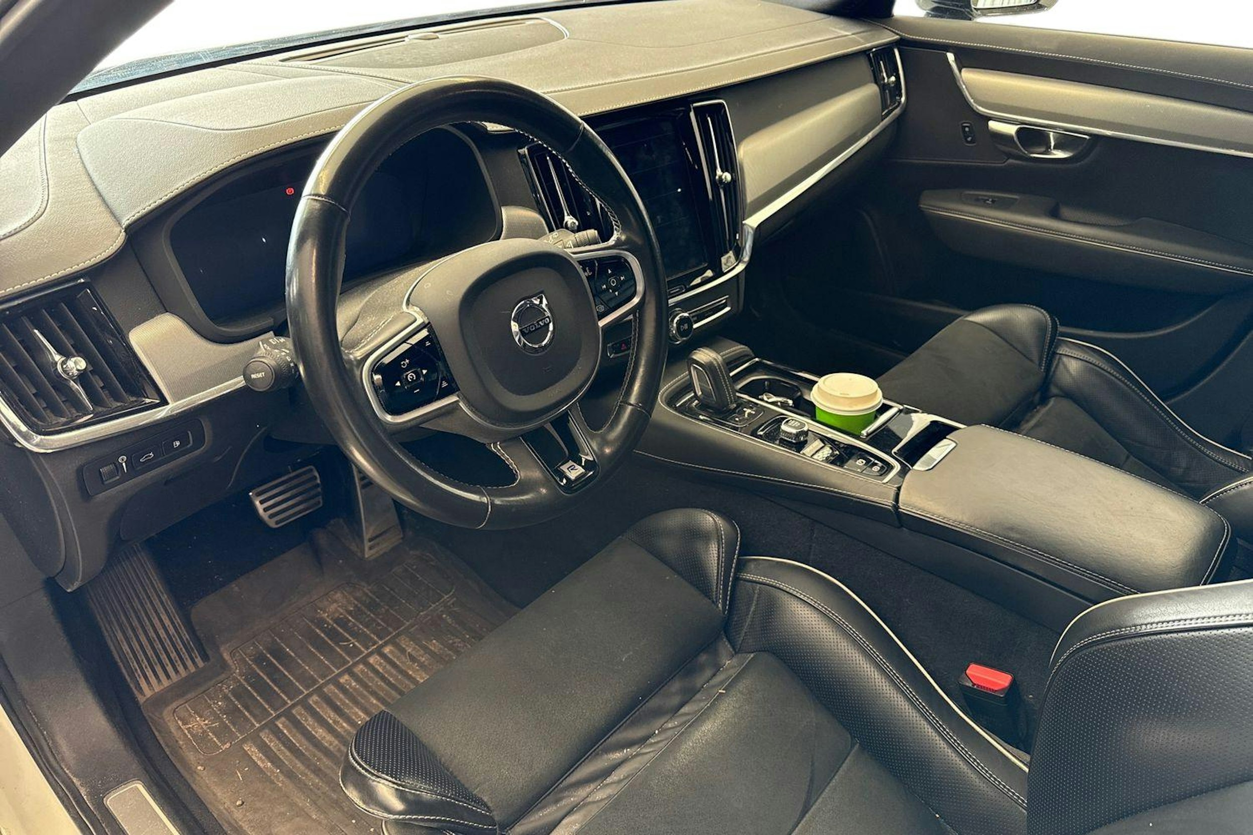 valkoinen Volvo V90 2020 kuva 3.
