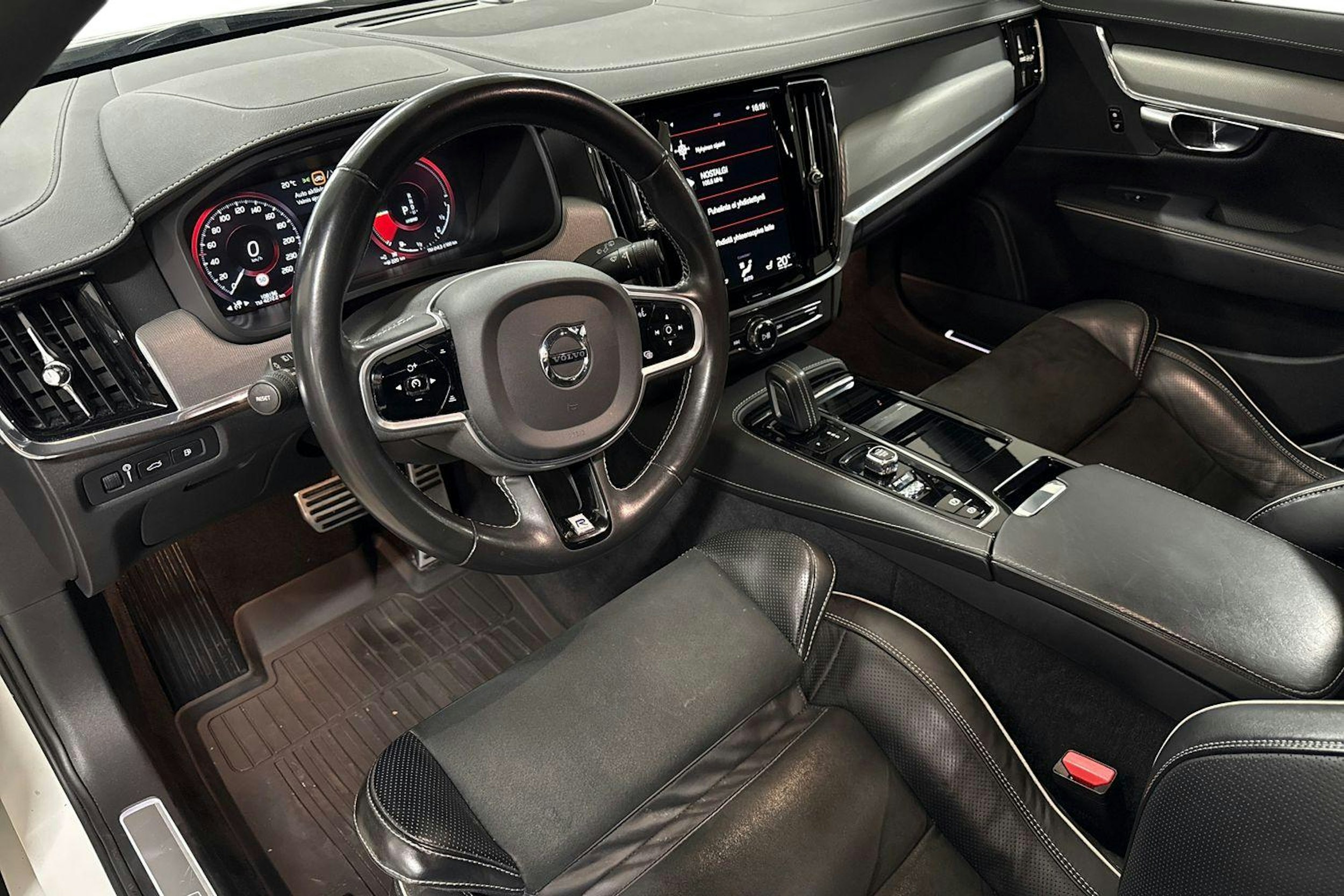 valkoinen Volvo V90 2020 kuva 7.