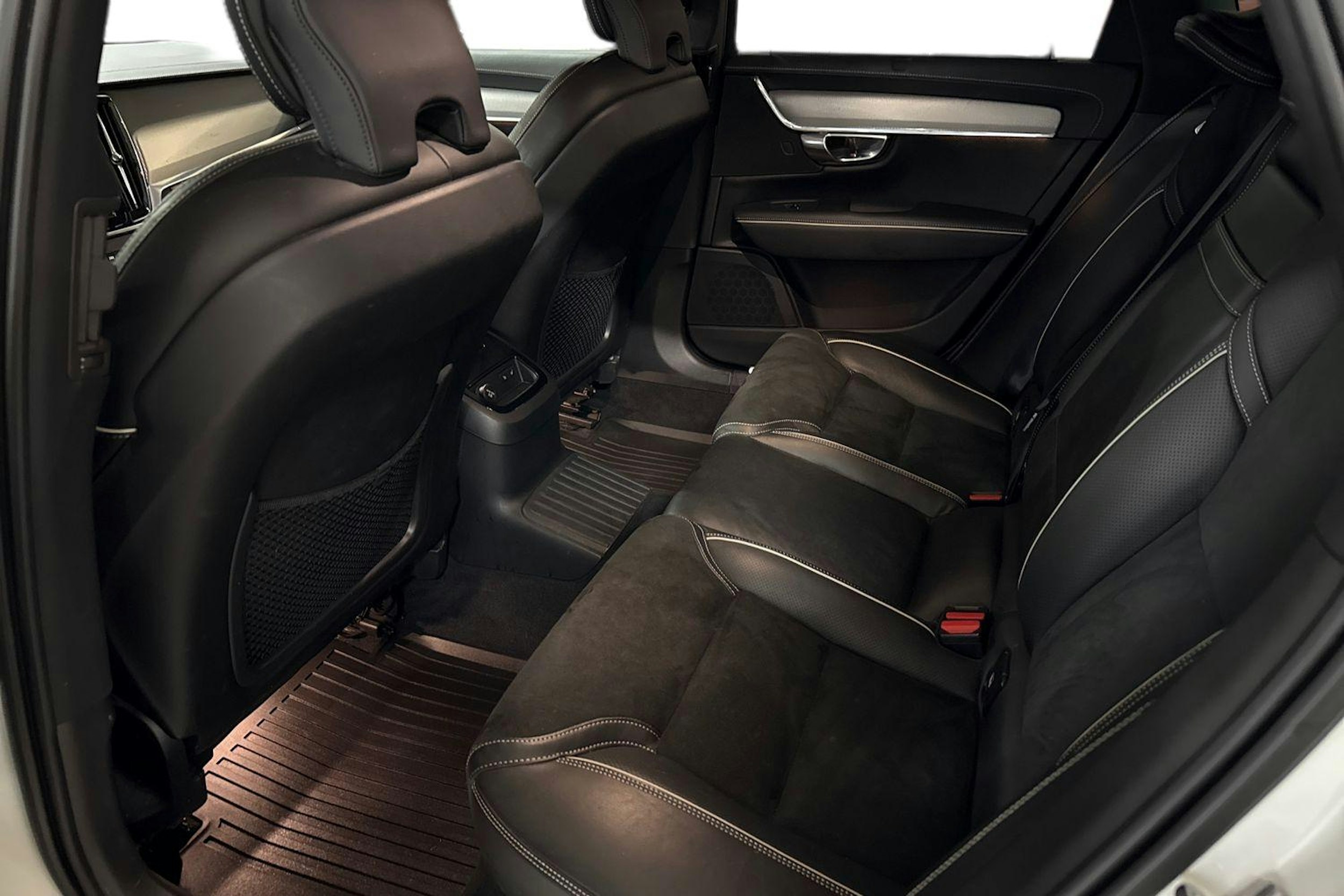 valkoinen Volvo V90 2020 kuva 10.