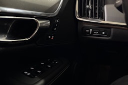 valkoinen Volvo V90 2020 kuva 18.
