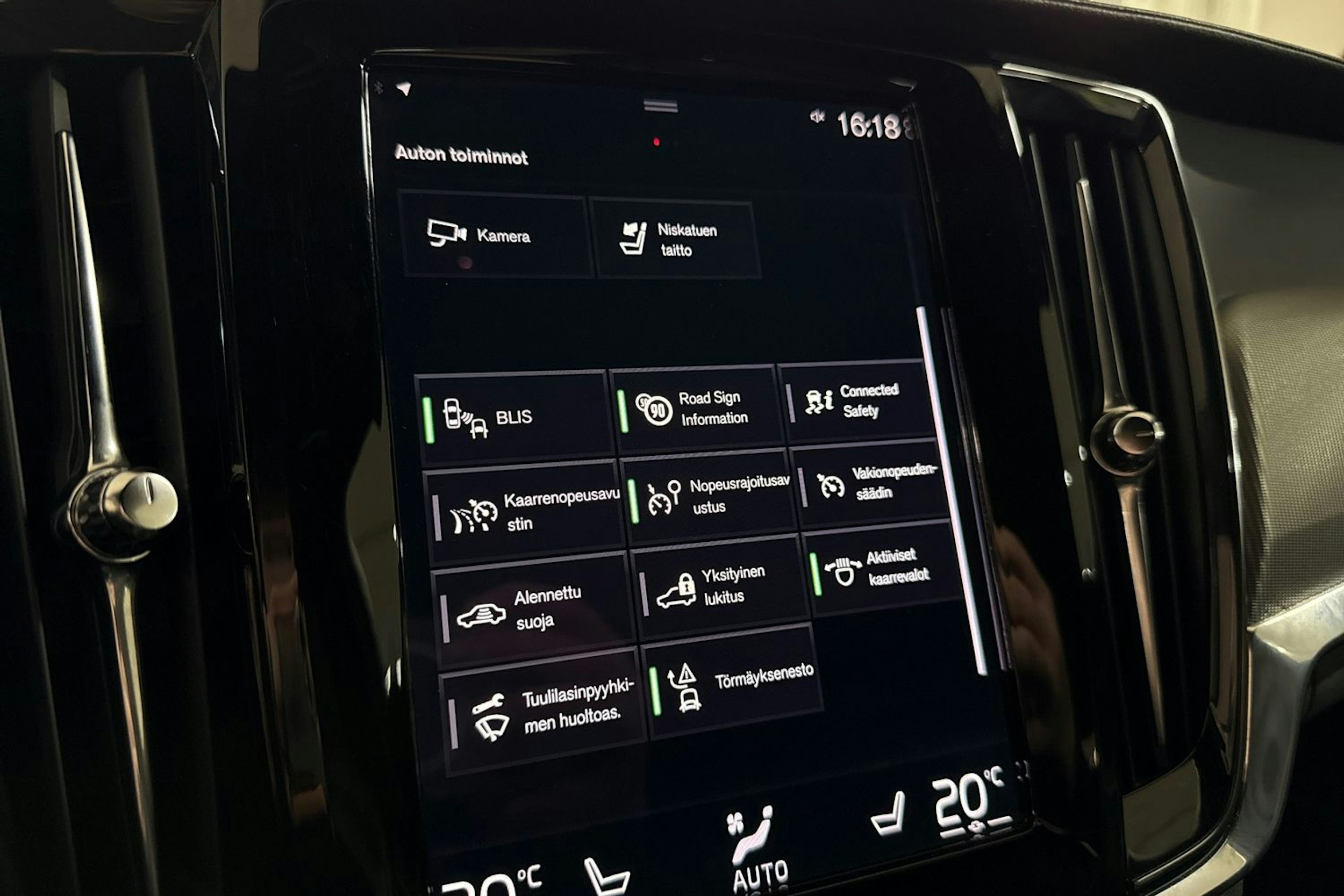 valkoinen Volvo V90 2020 kuva 24.