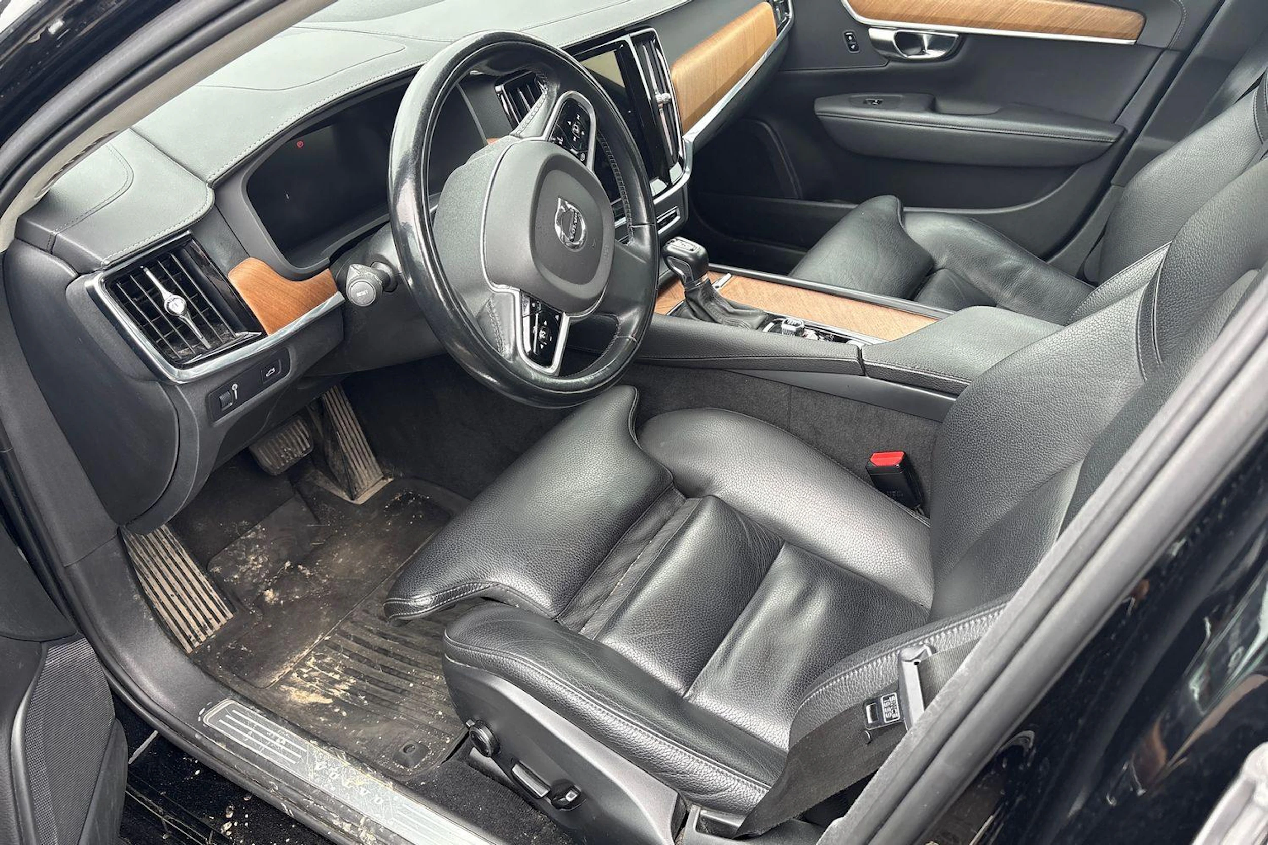 musta Volvo V90 2020 kuva 3.