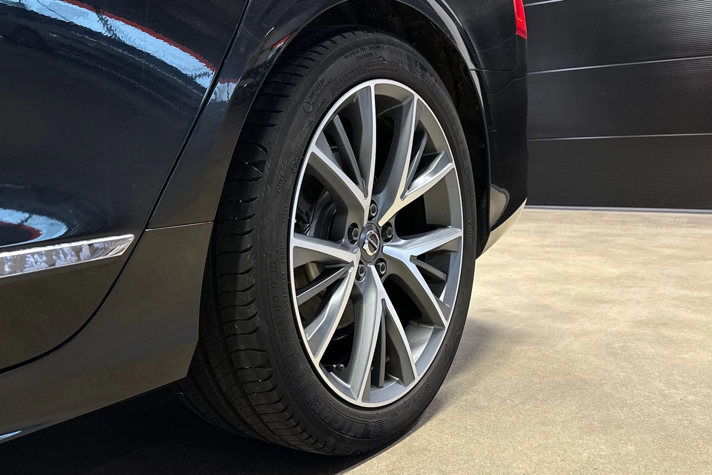 musta Volvo V90 2020 kuva 9.