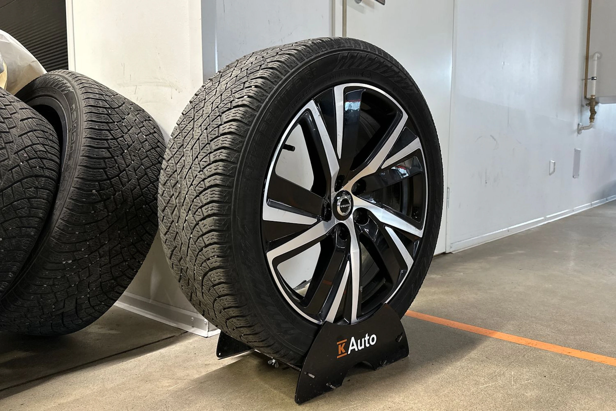 musta Volvo V90 2020 kuva 10.