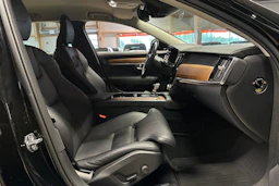 musta Volvo V90 2020 kuva 11.