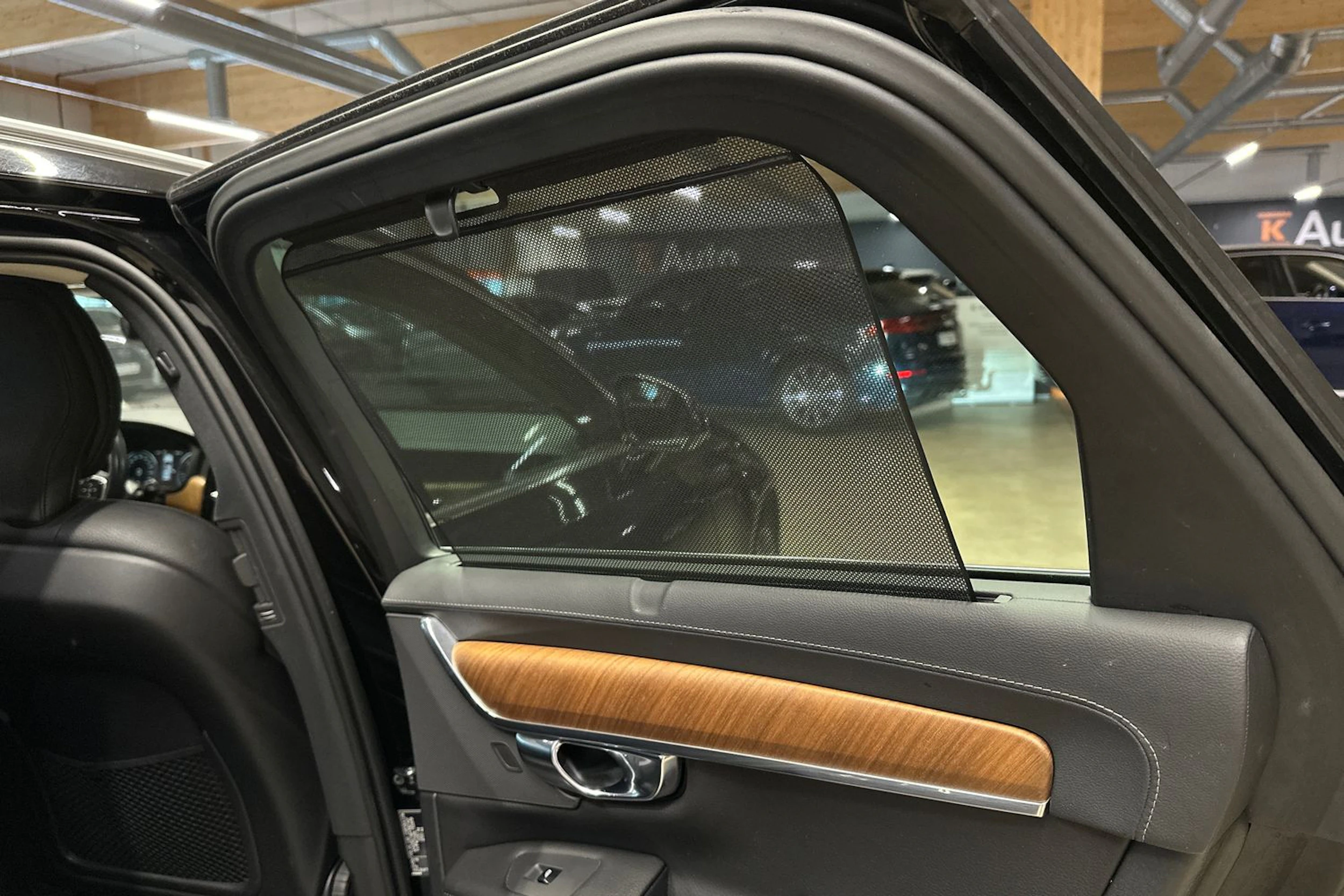 musta Volvo V90 2020 kuva 12.