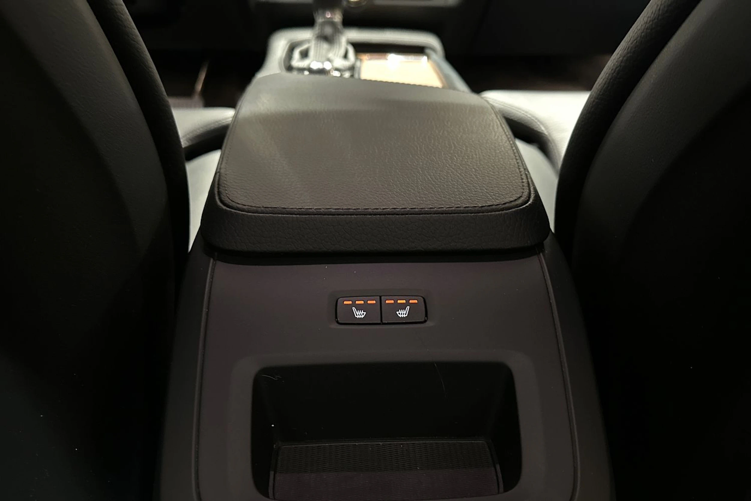 musta Volvo V90 2020 kuva 13.