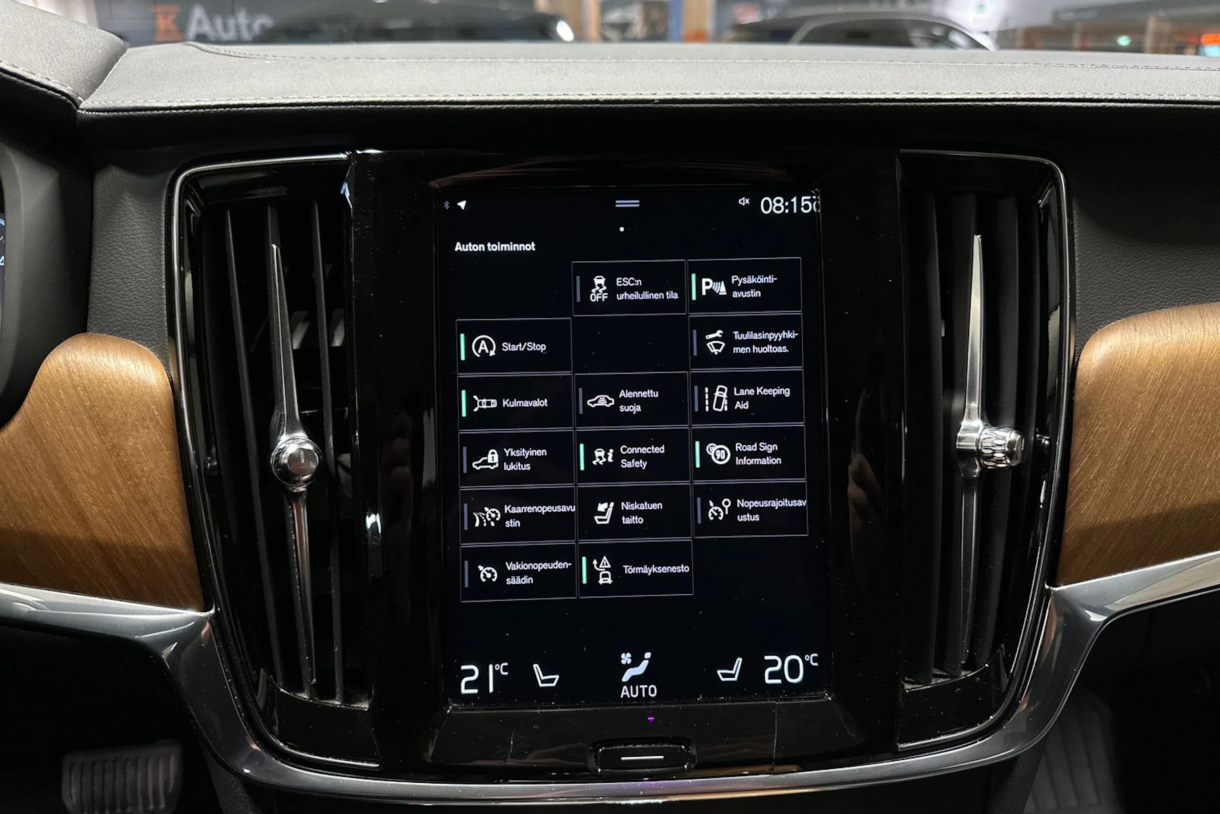 musta Volvo V90 2020 kuva 17.