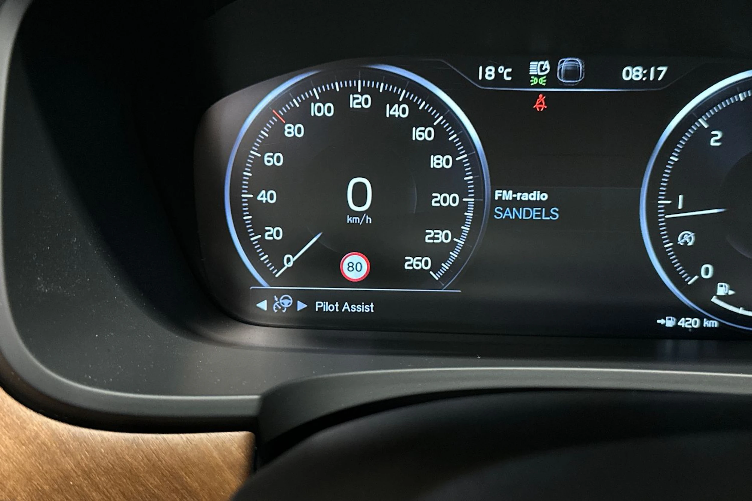 musta Volvo V90 2020 kuva 23.