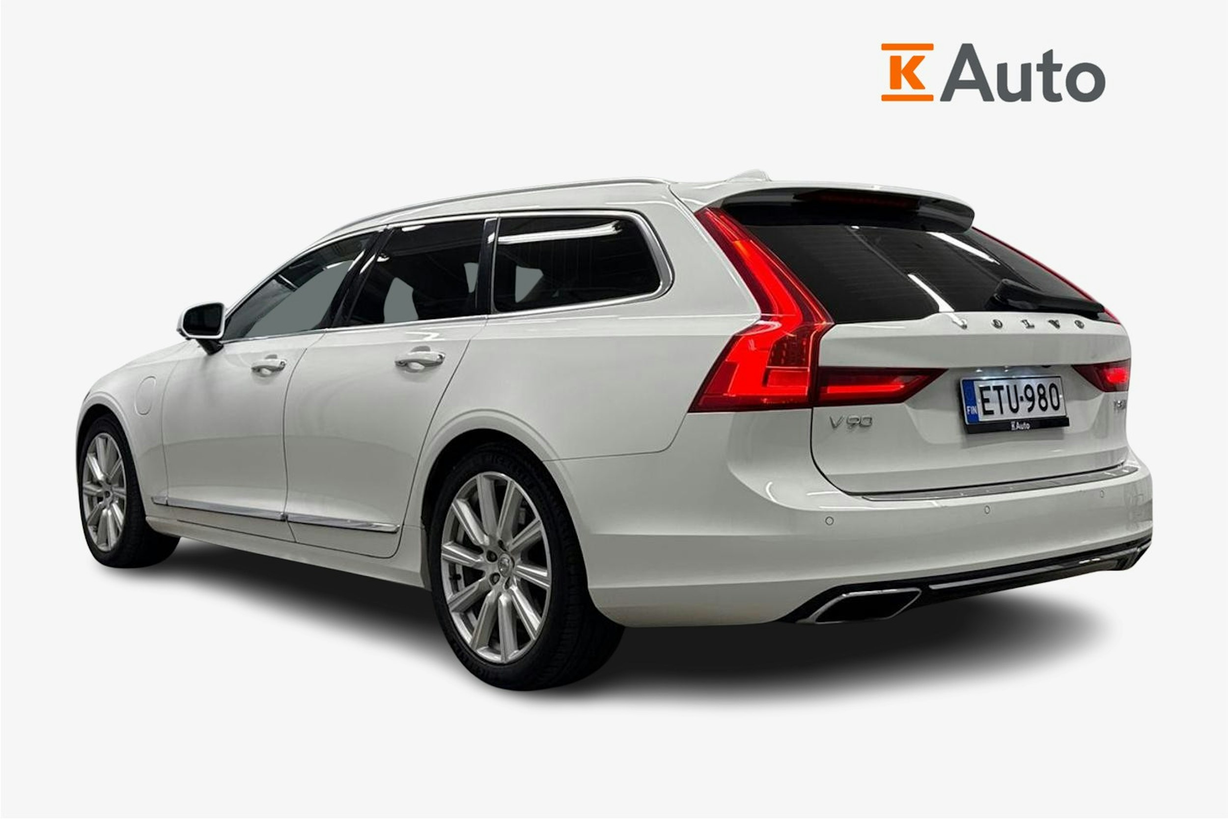 valkoinen Volvo V90 2020 kuva 2.