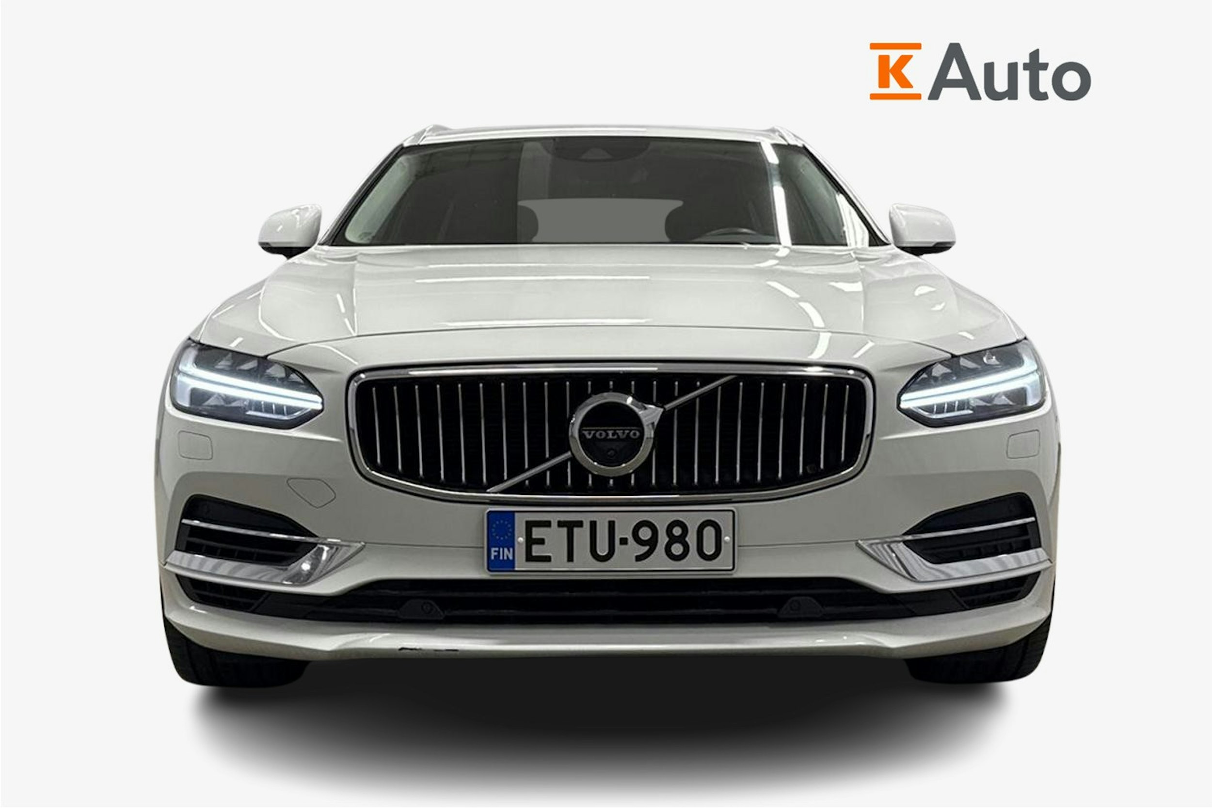 valkoinen Volvo V90 2020 kuva 5.