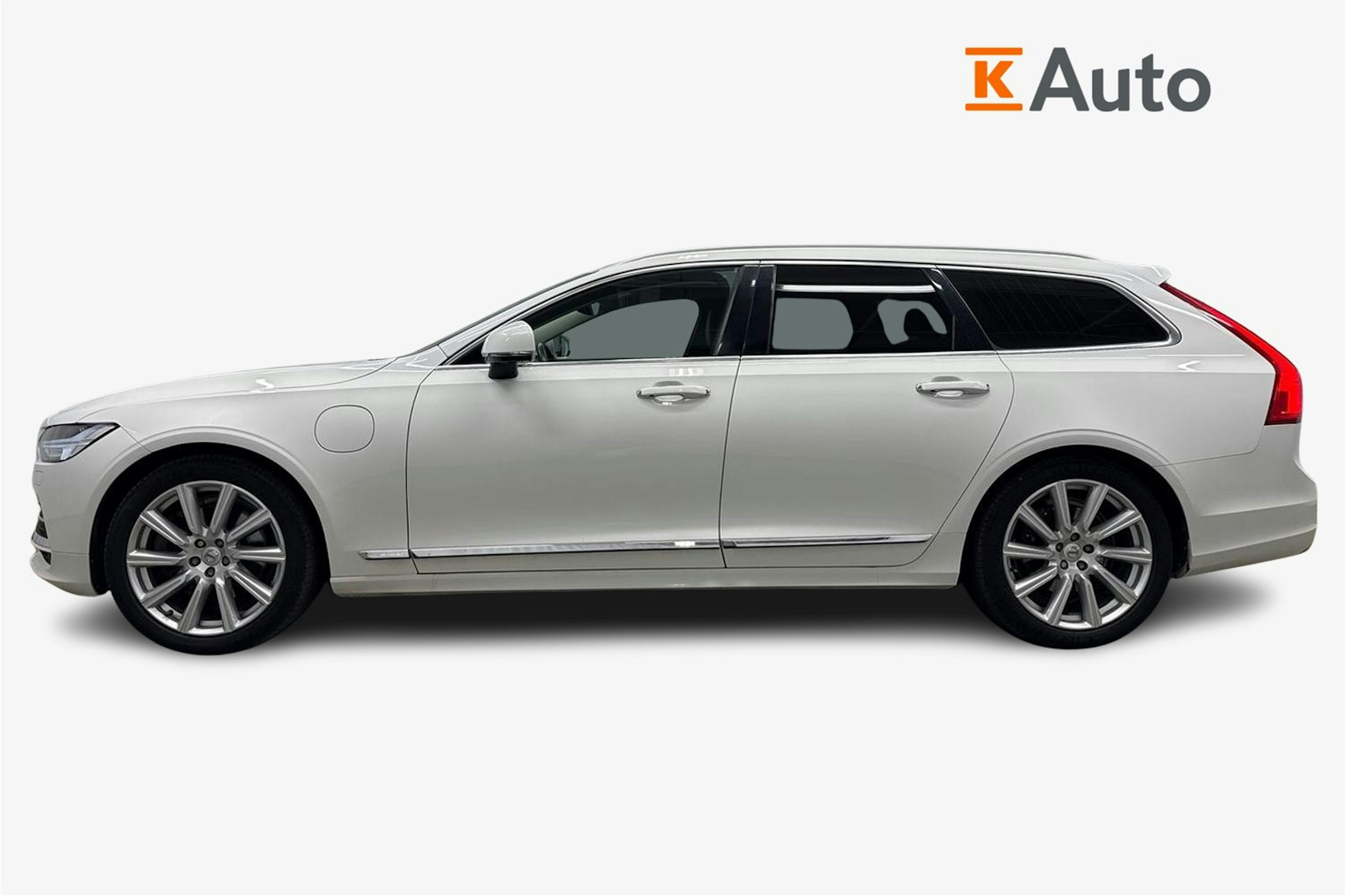 valkoinen Volvo V90 2020 kuva 6.