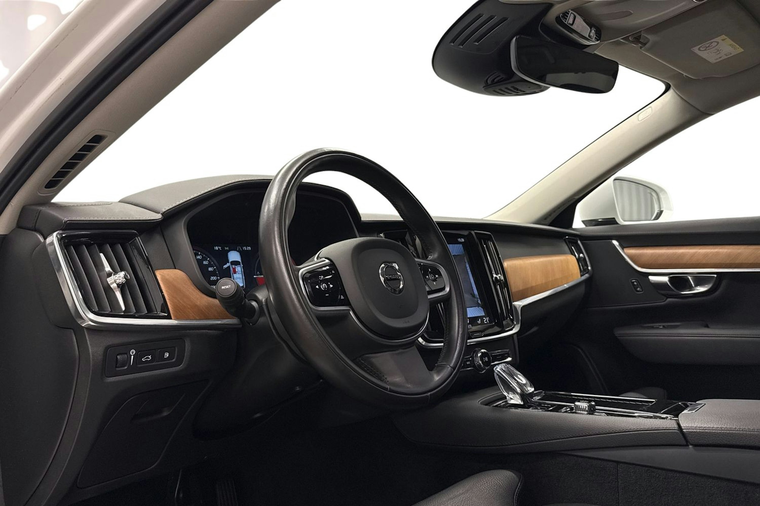 valkoinen Volvo V90 2020 kuva 7.