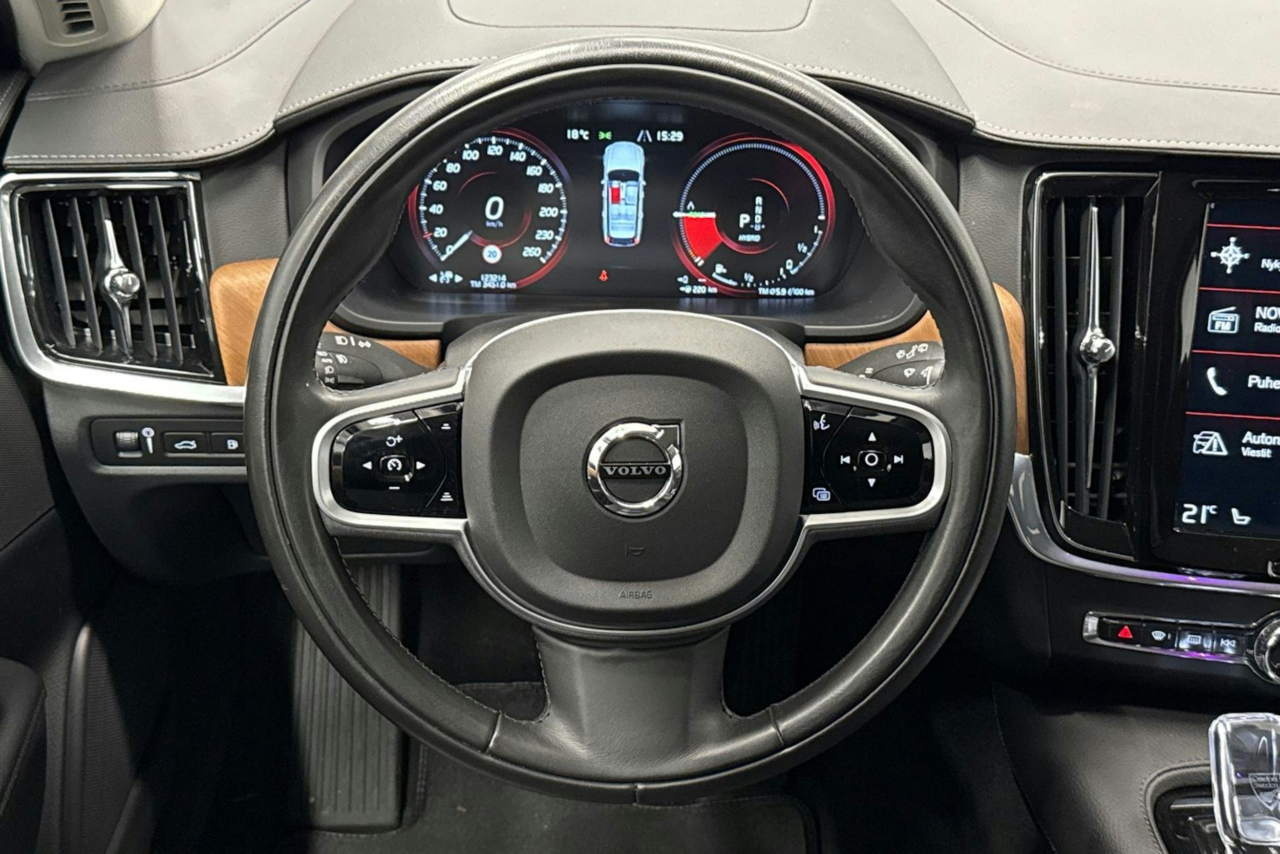 valkoinen Volvo V90 2020 kuva 9.