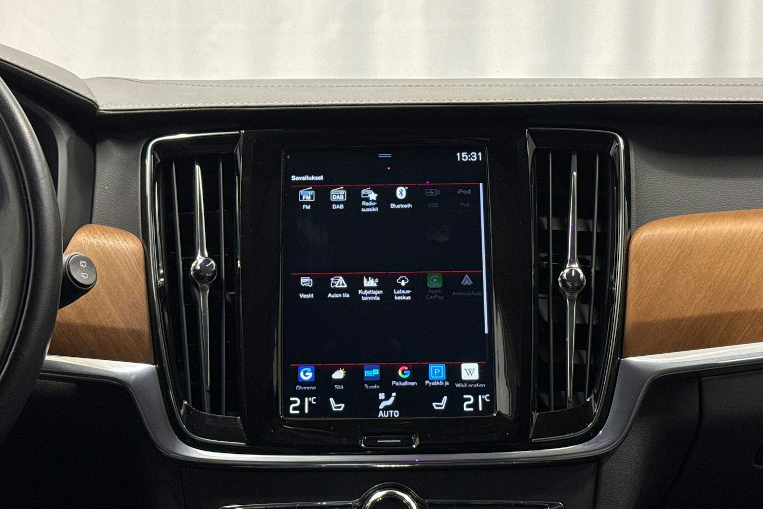 valkoinen Volvo V90 2020 kuva 14.