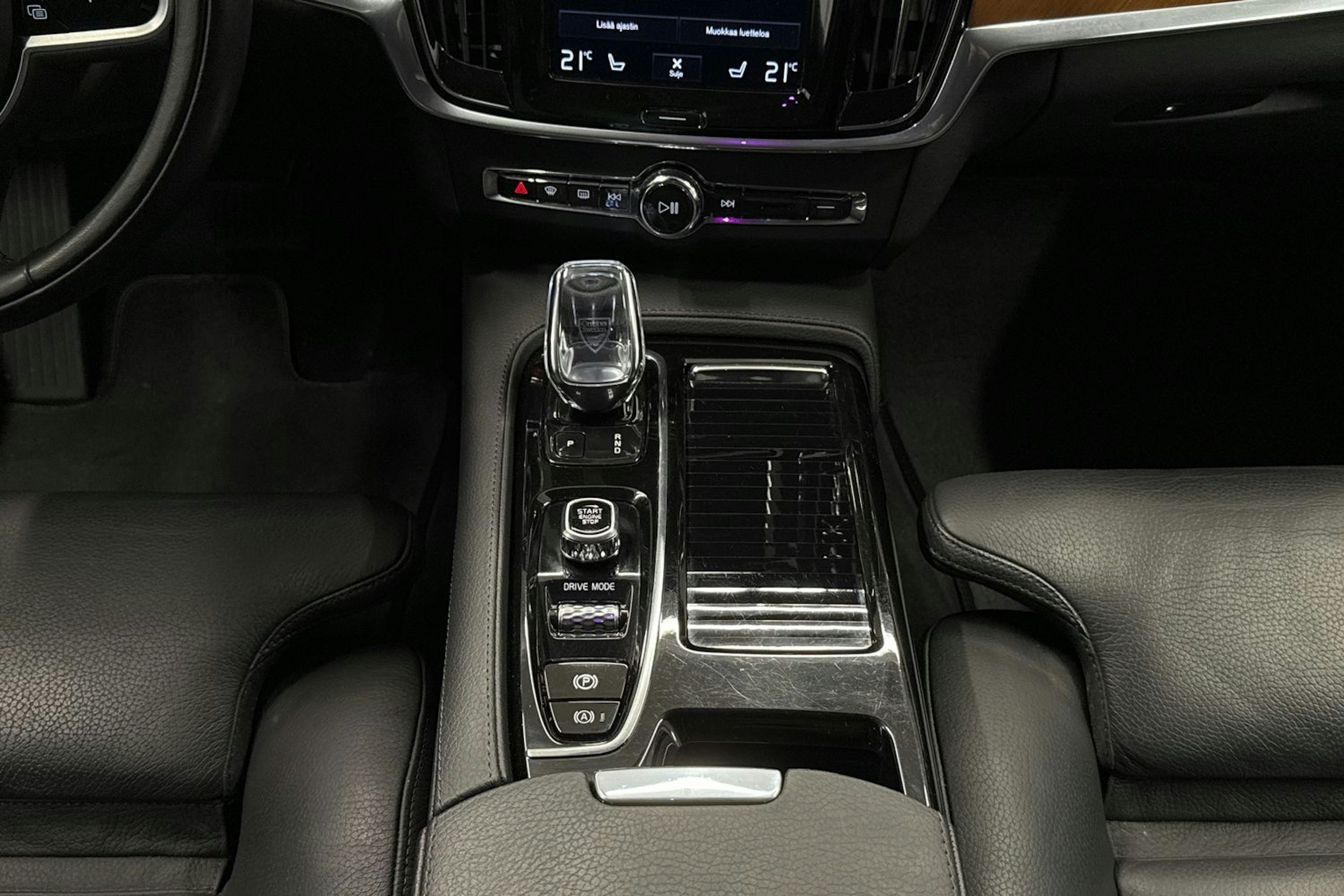 valkoinen Volvo V90 2020 kuva 18.