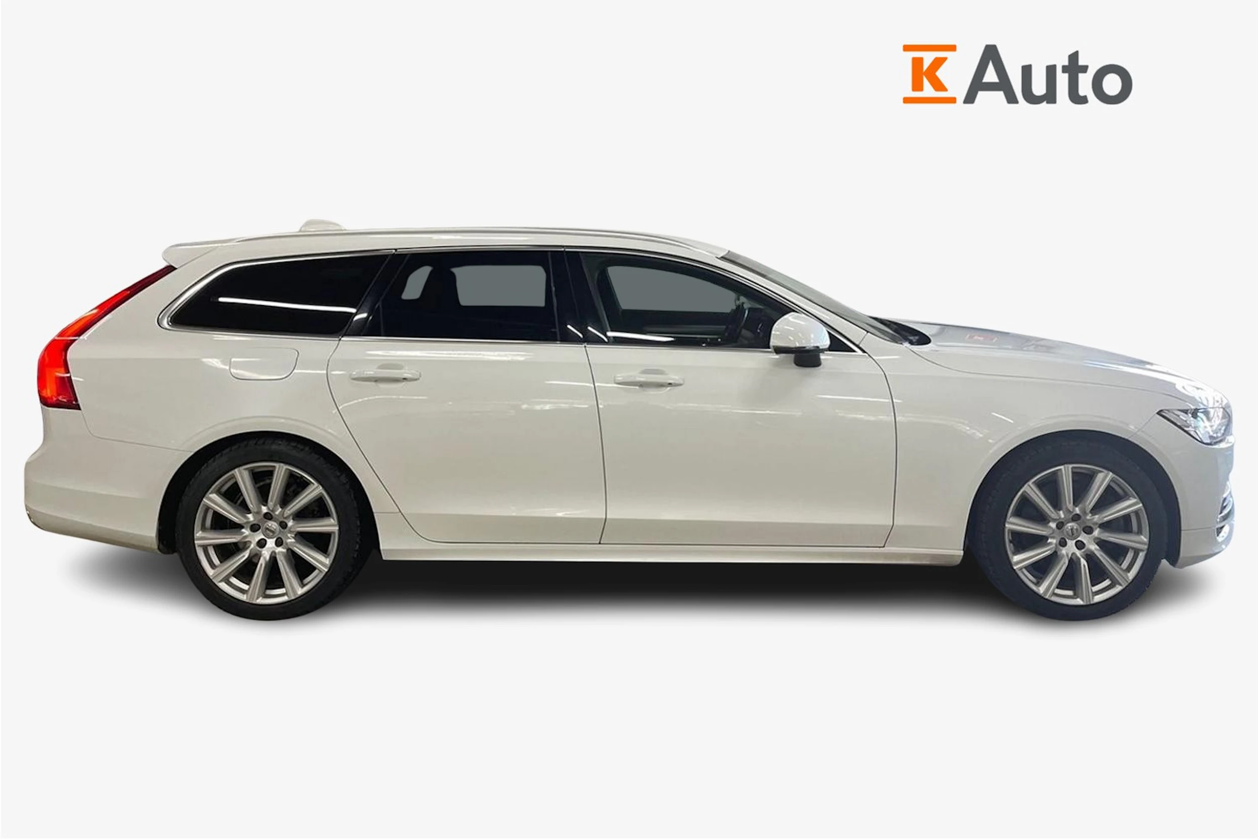 Valkoinen Volvo V90 2020 kuva 5.