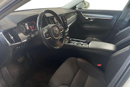 Valkoinen Volvo V90 2020 kuva 6.