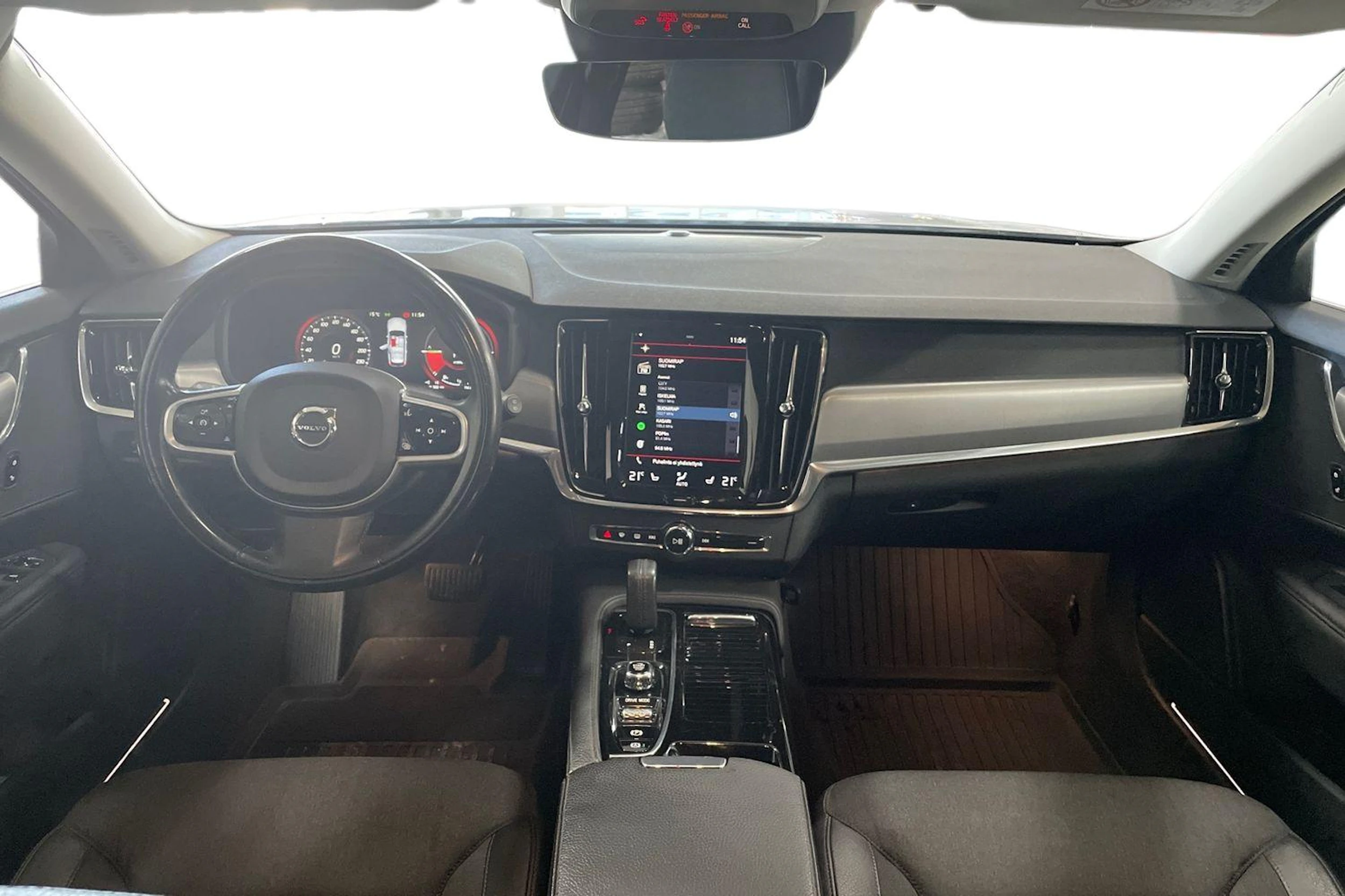 Valkoinen Volvo V90 2020 kuva 7.