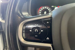 Valkoinen Volvo V90 2020 kuva 12.