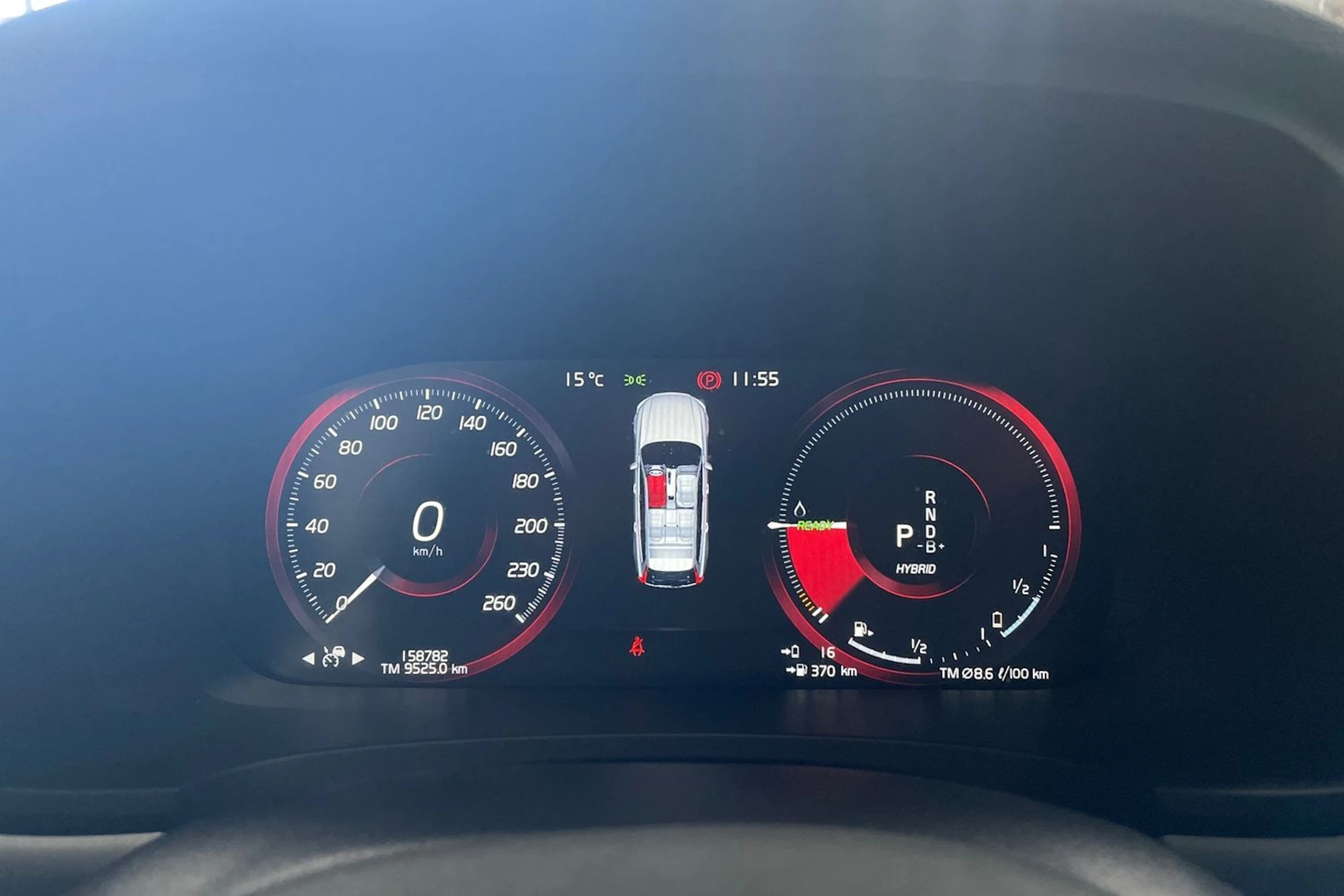 Valkoinen Volvo V90 2020 kuva 13.