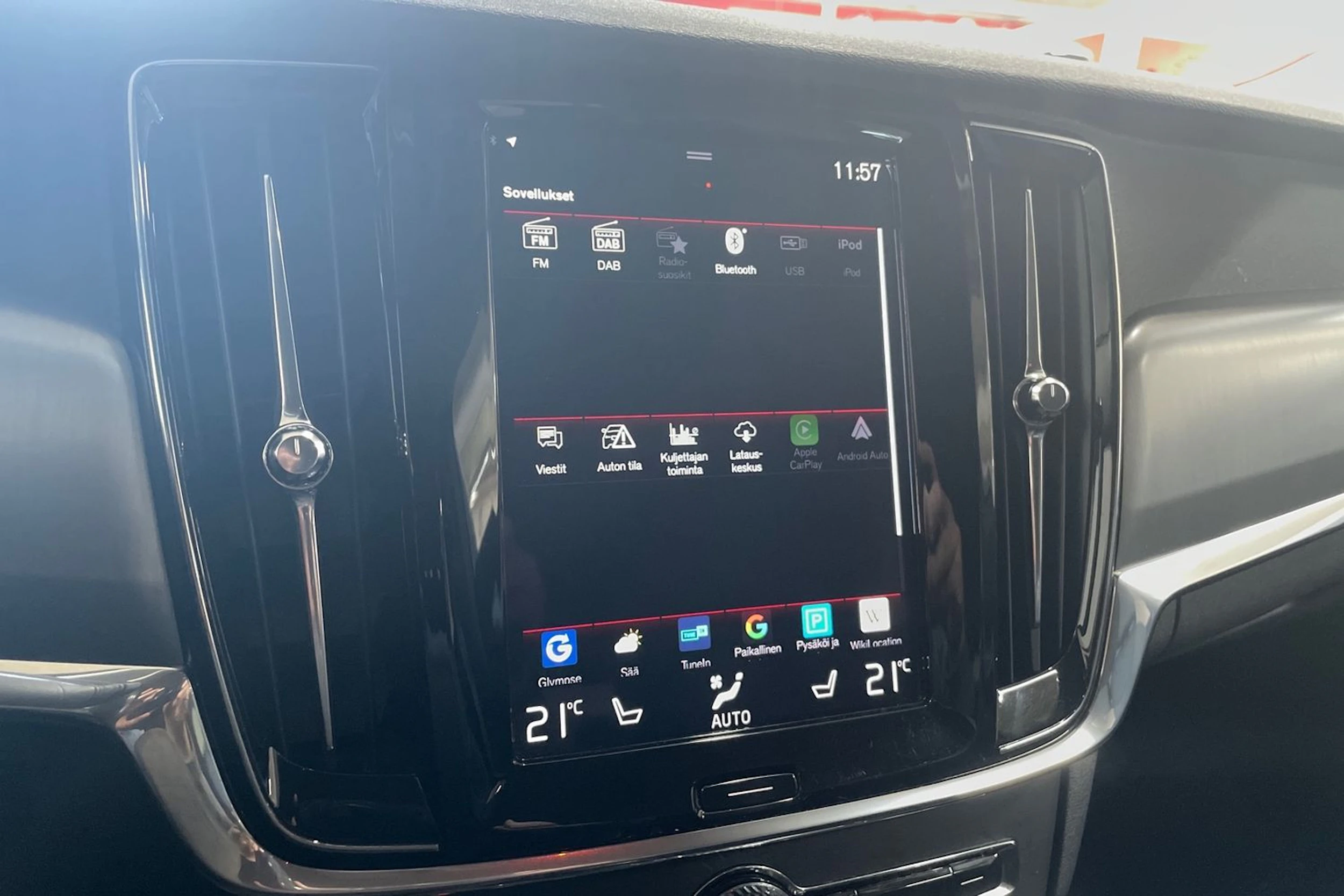 Valkoinen Volvo V90 2020 kuva 16.