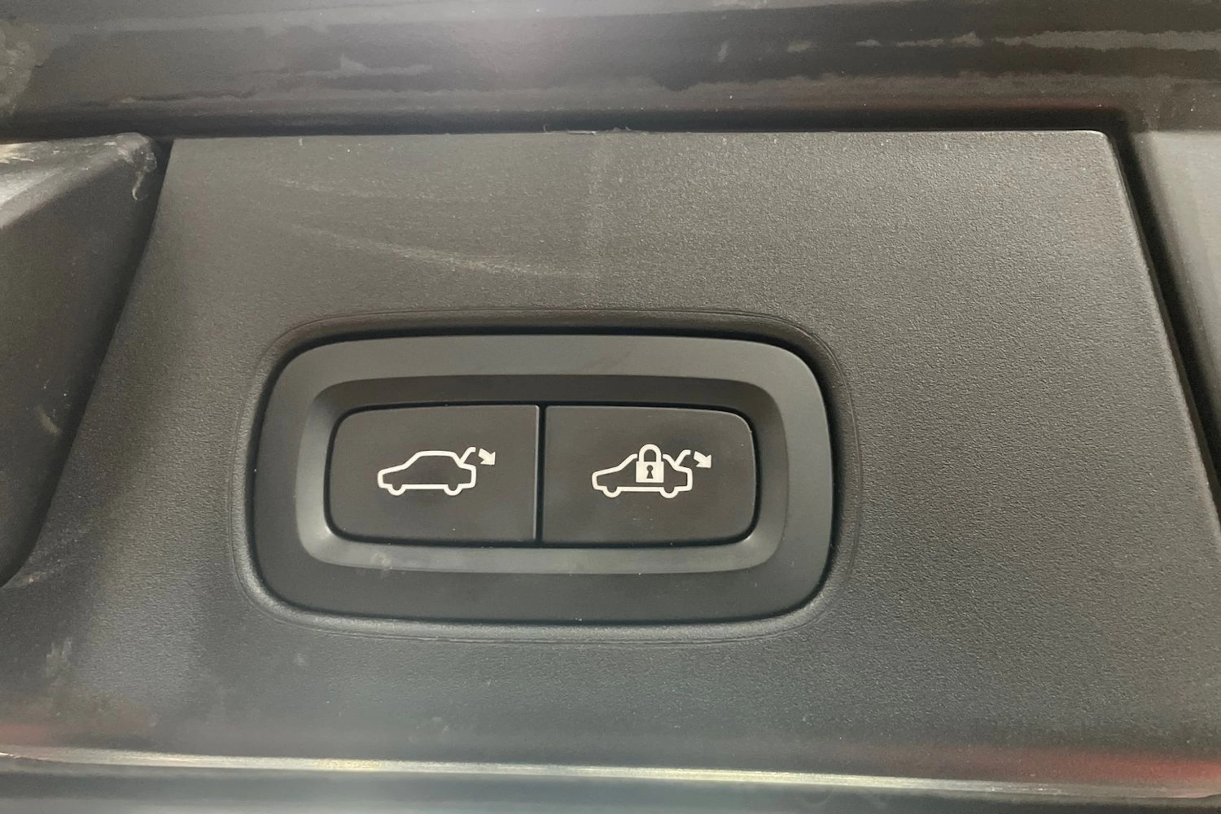 Valkoinen Volvo V90 2020 kuva 20.