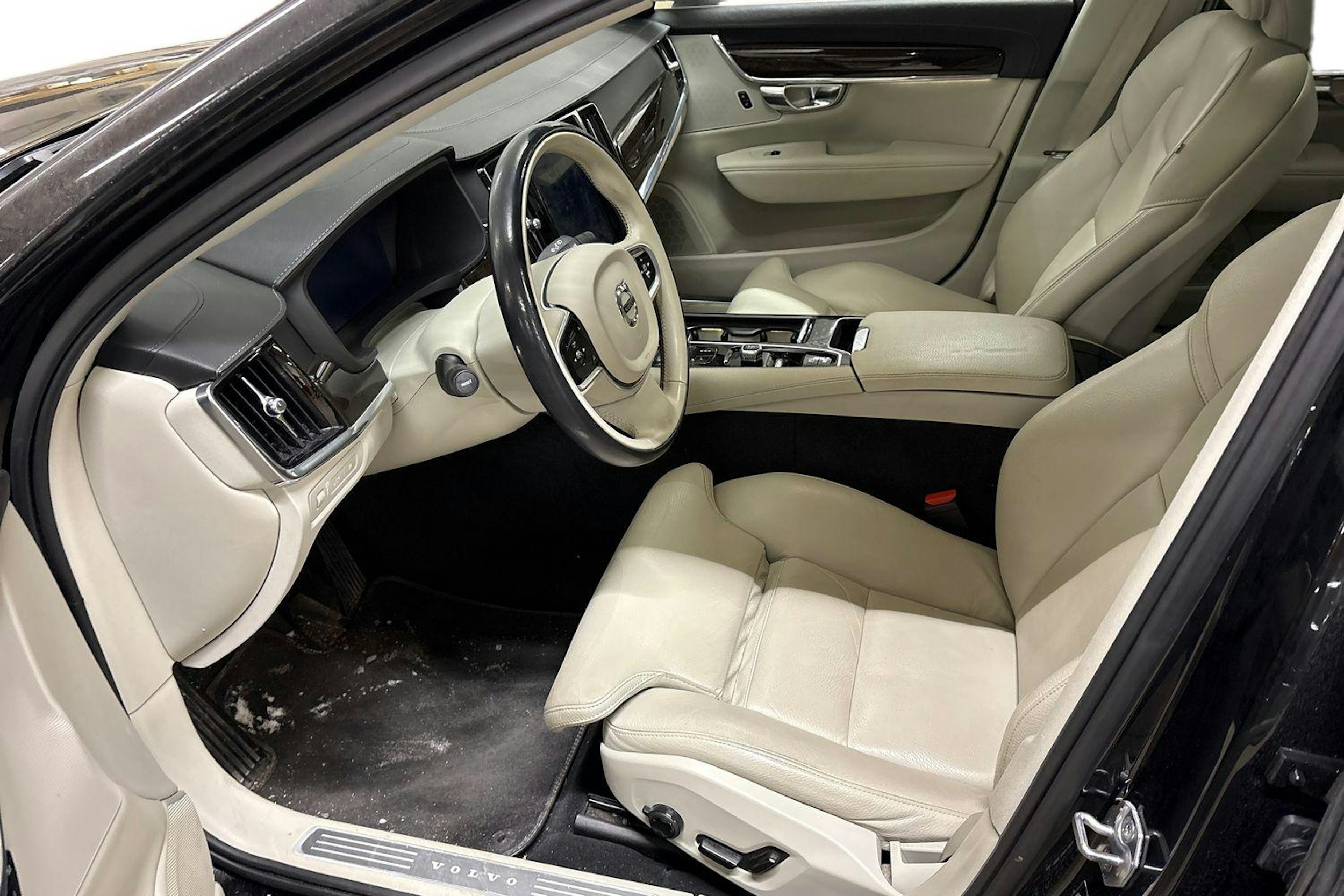 musta Volvo V90 2020 kuva 3.