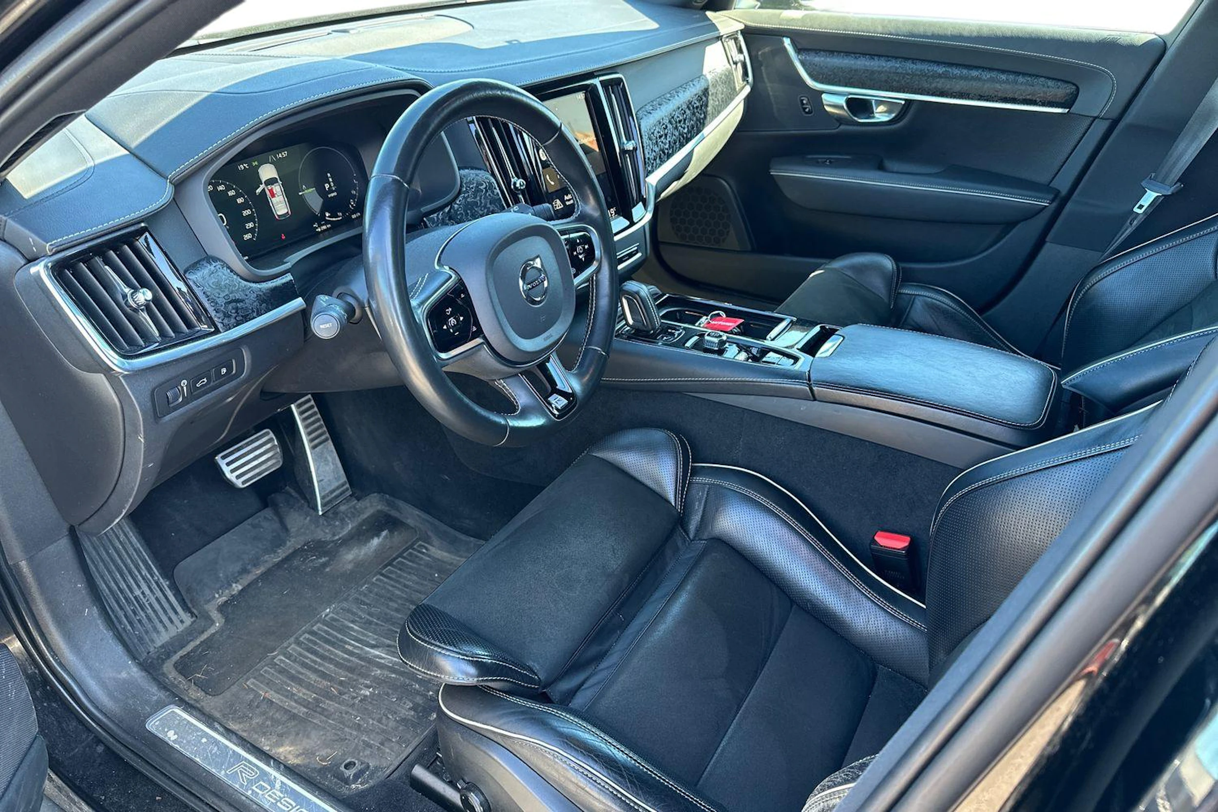 musta Volvo V90 2020 kuva 3.