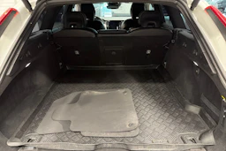 valkoinen Volvo V90 2020 kuva 23.